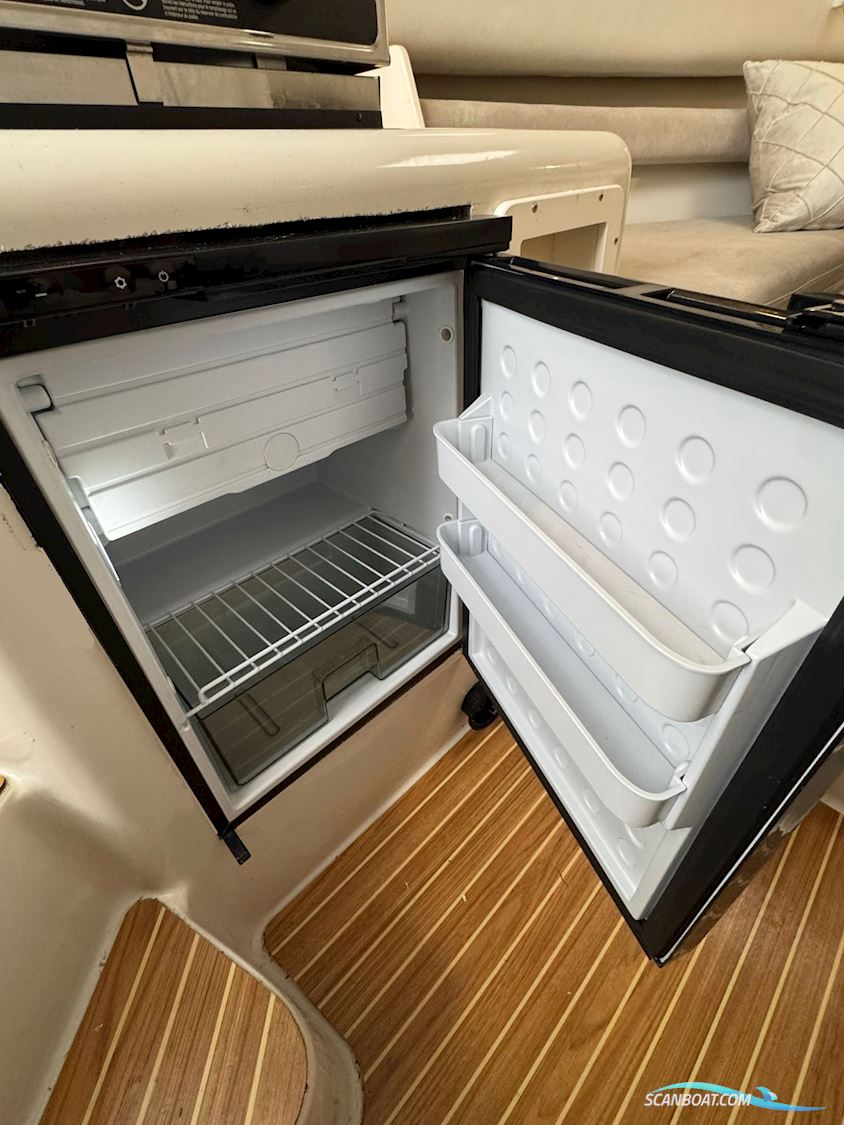 Proline 2950 Mid Cabin