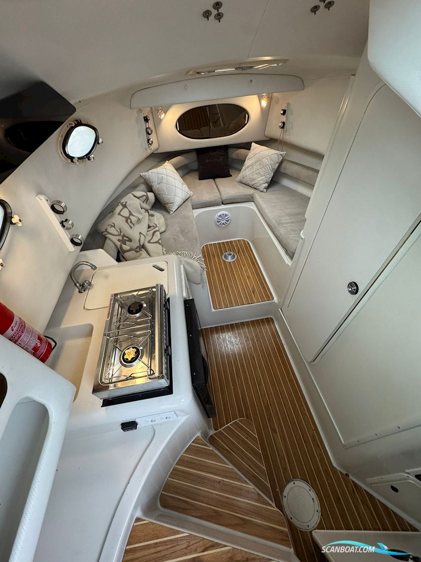 Proline 2950 Mid Cabin