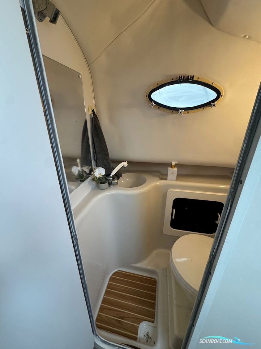 Proline 2950 Mid Cabin