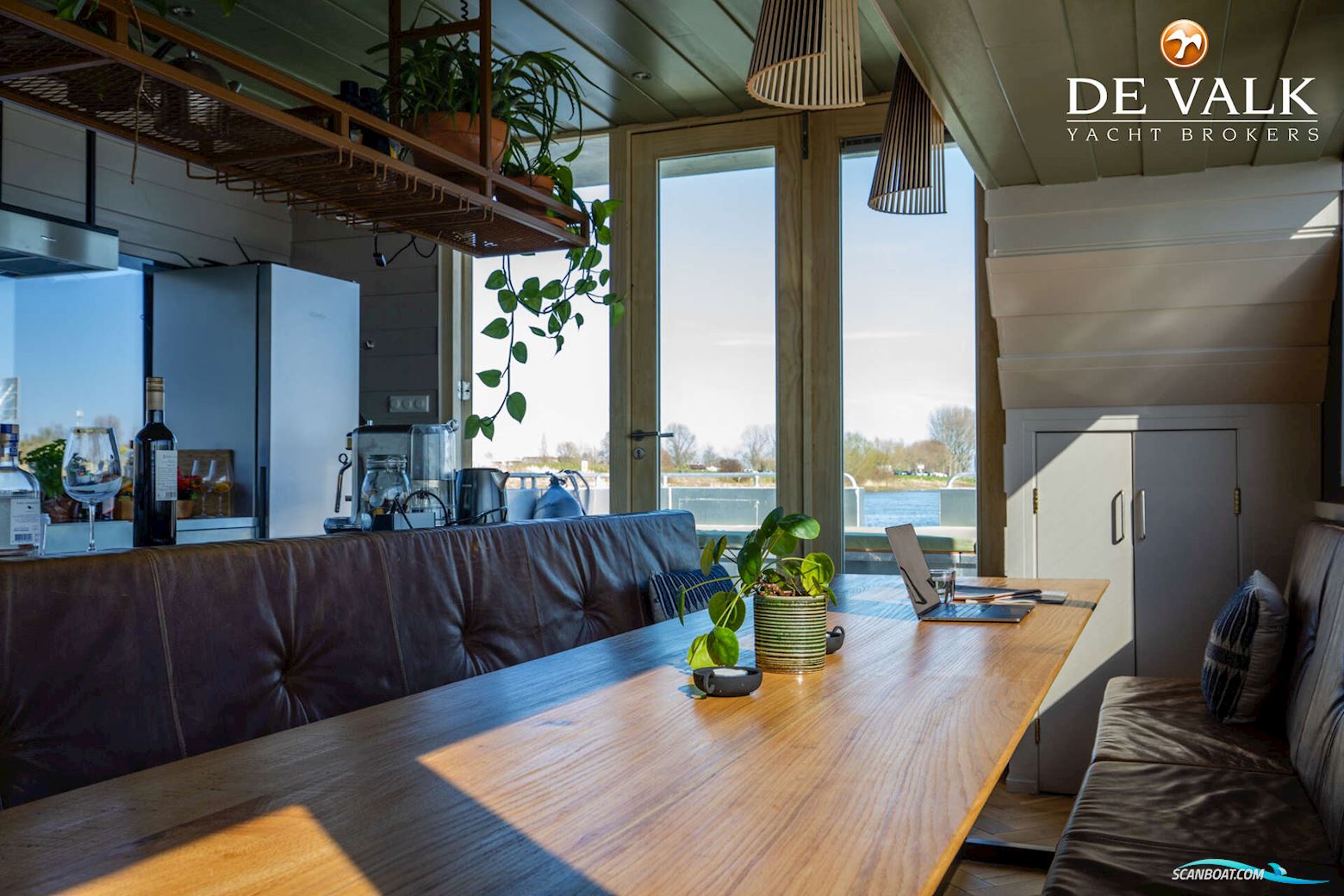 QROOZ Floating Appartment