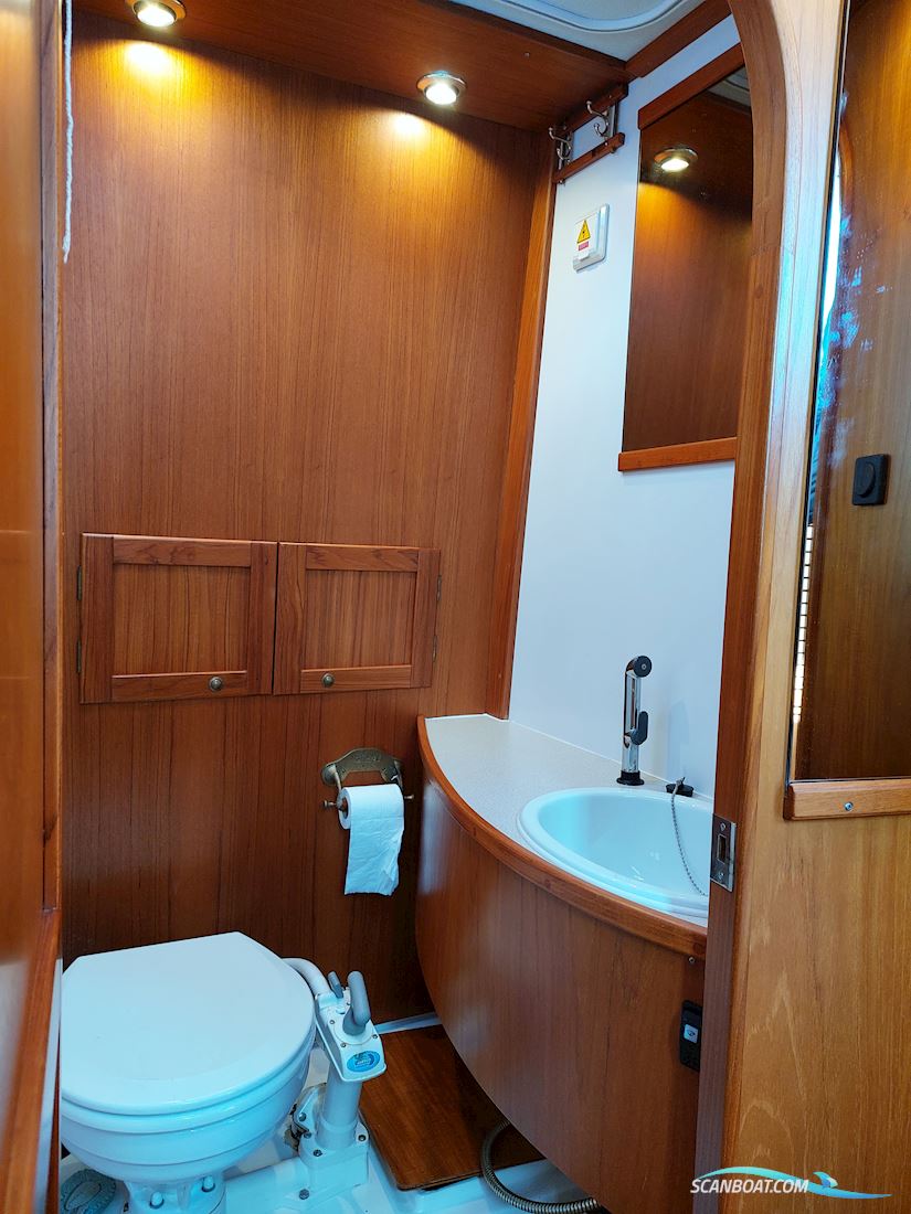 Queen Albatross 1120