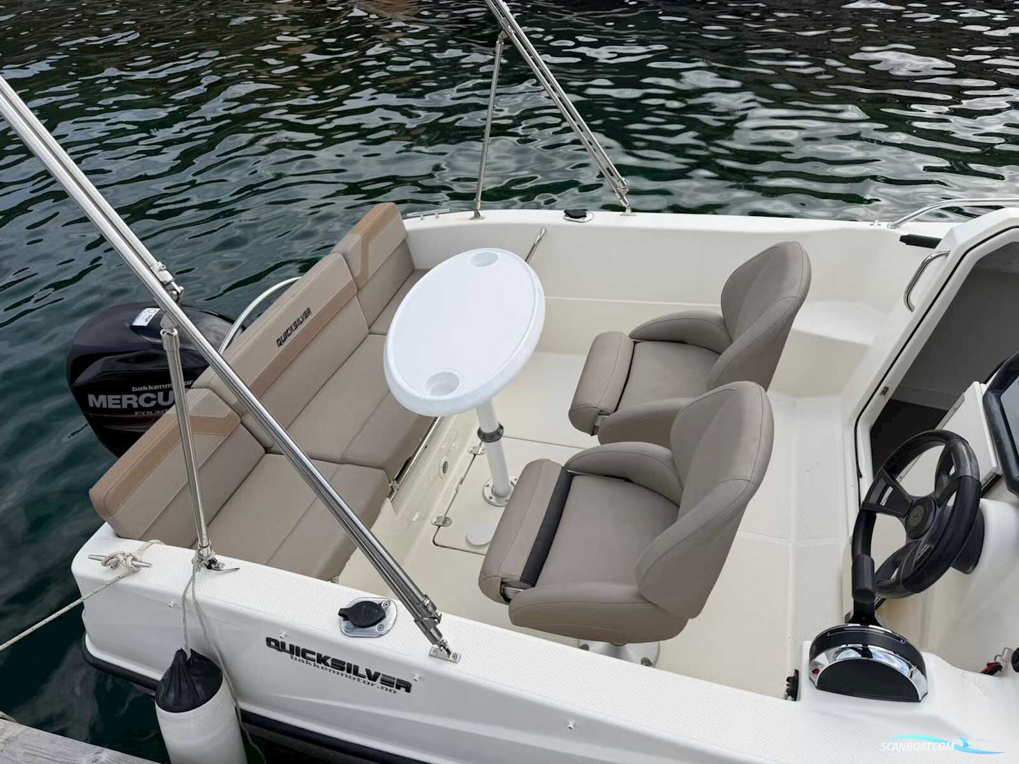 Quicksilver 455 Active Cabin