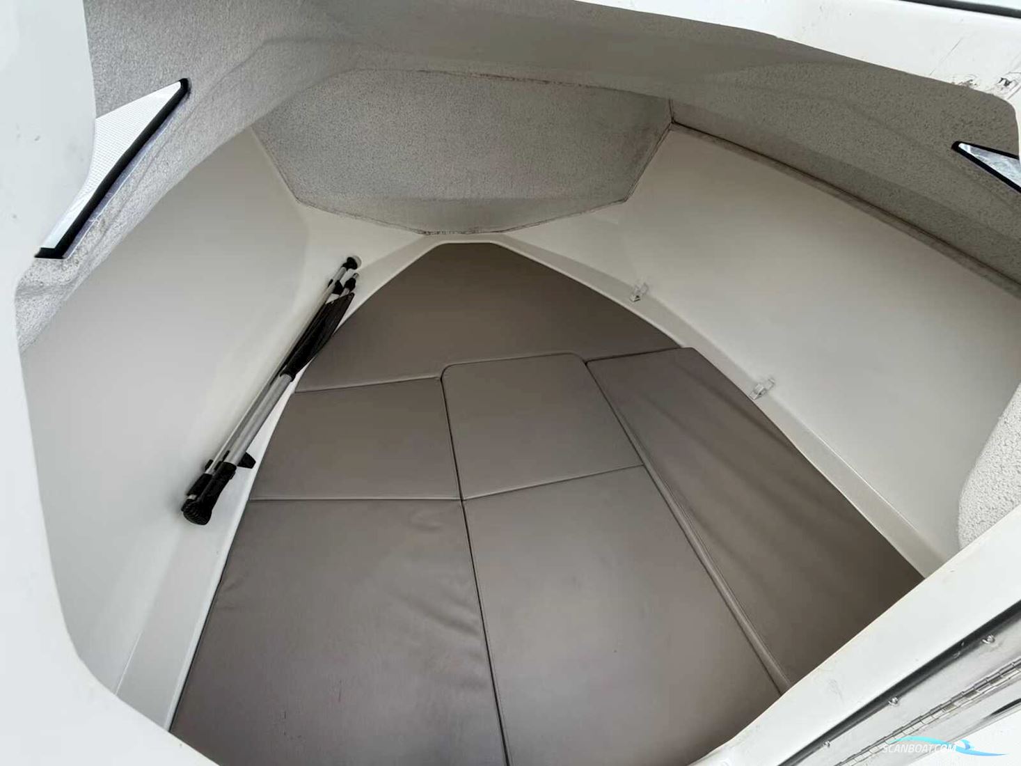 Quicksilver 455 Active Cabin