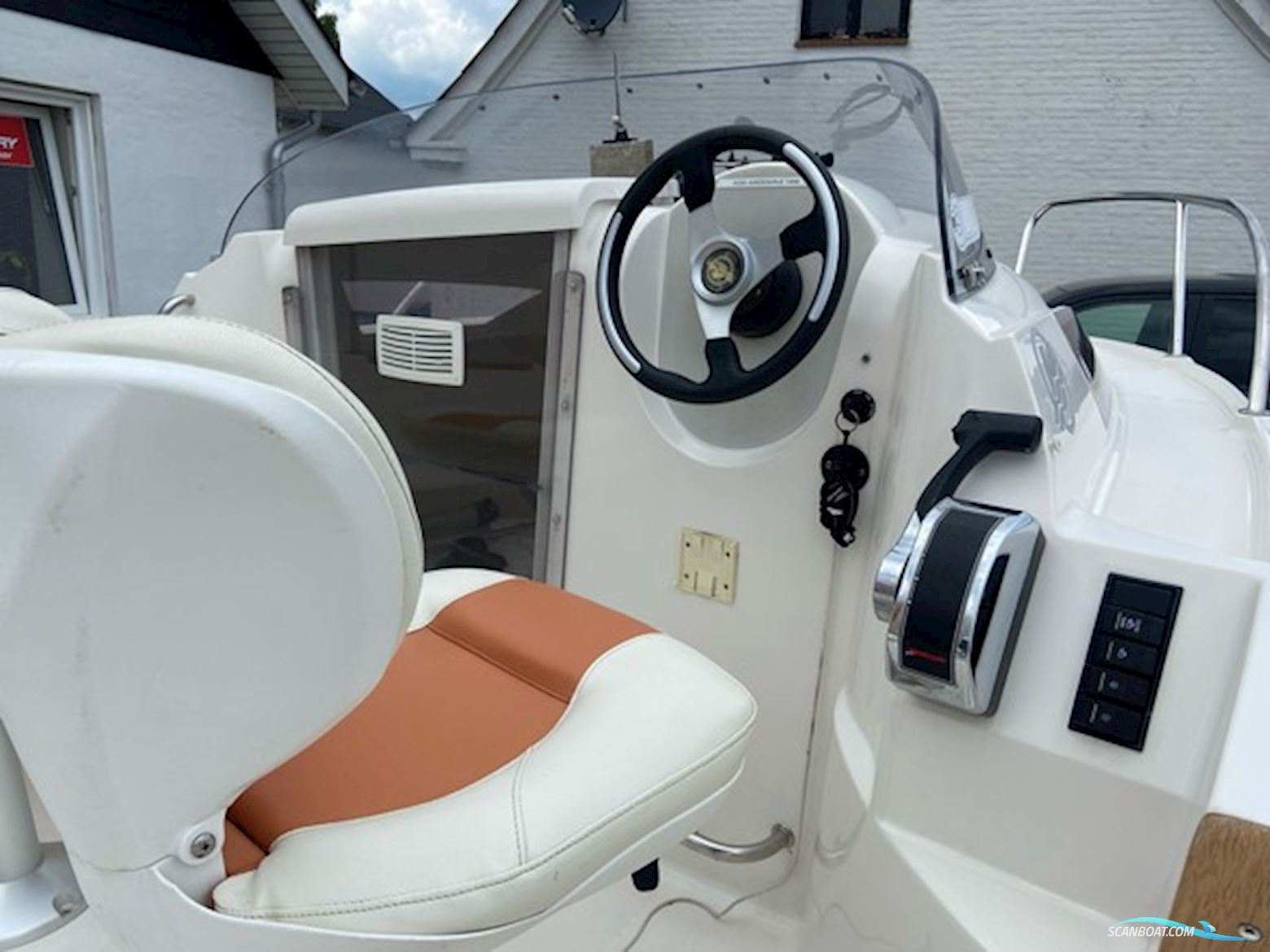 Quicksilver 470 Cruiser, Mariner 50 HK