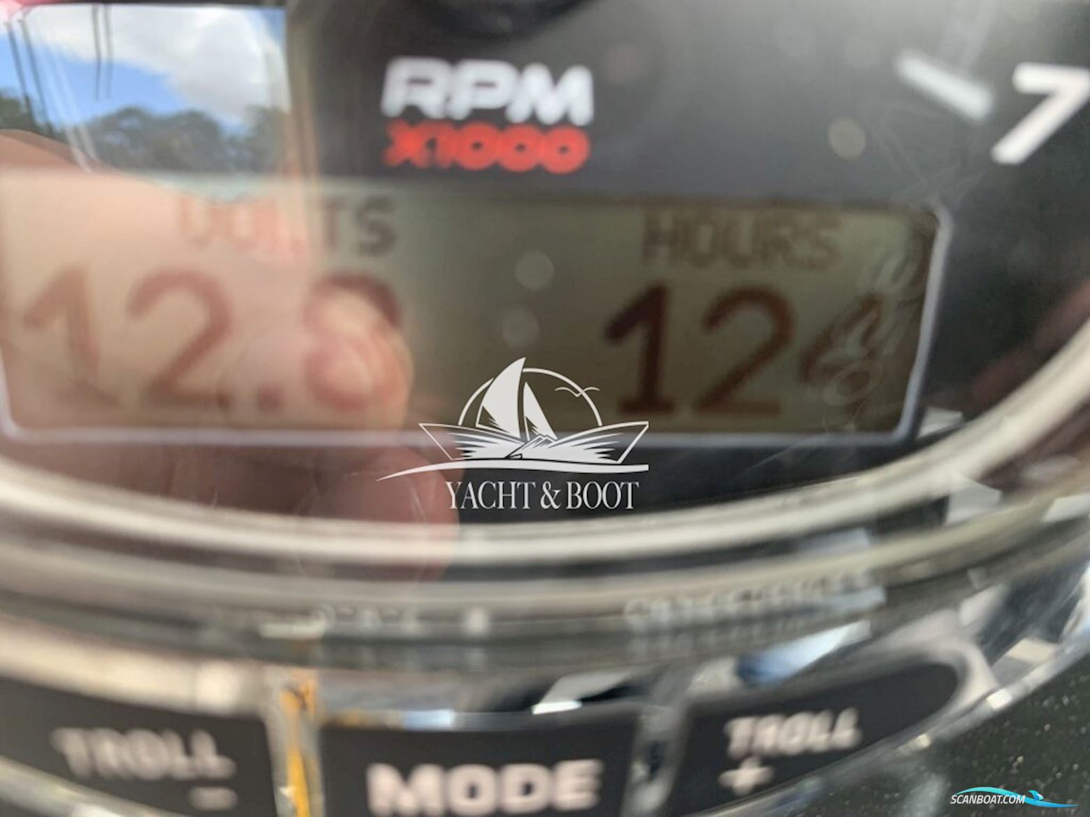 Quicksilver 555 Cabin