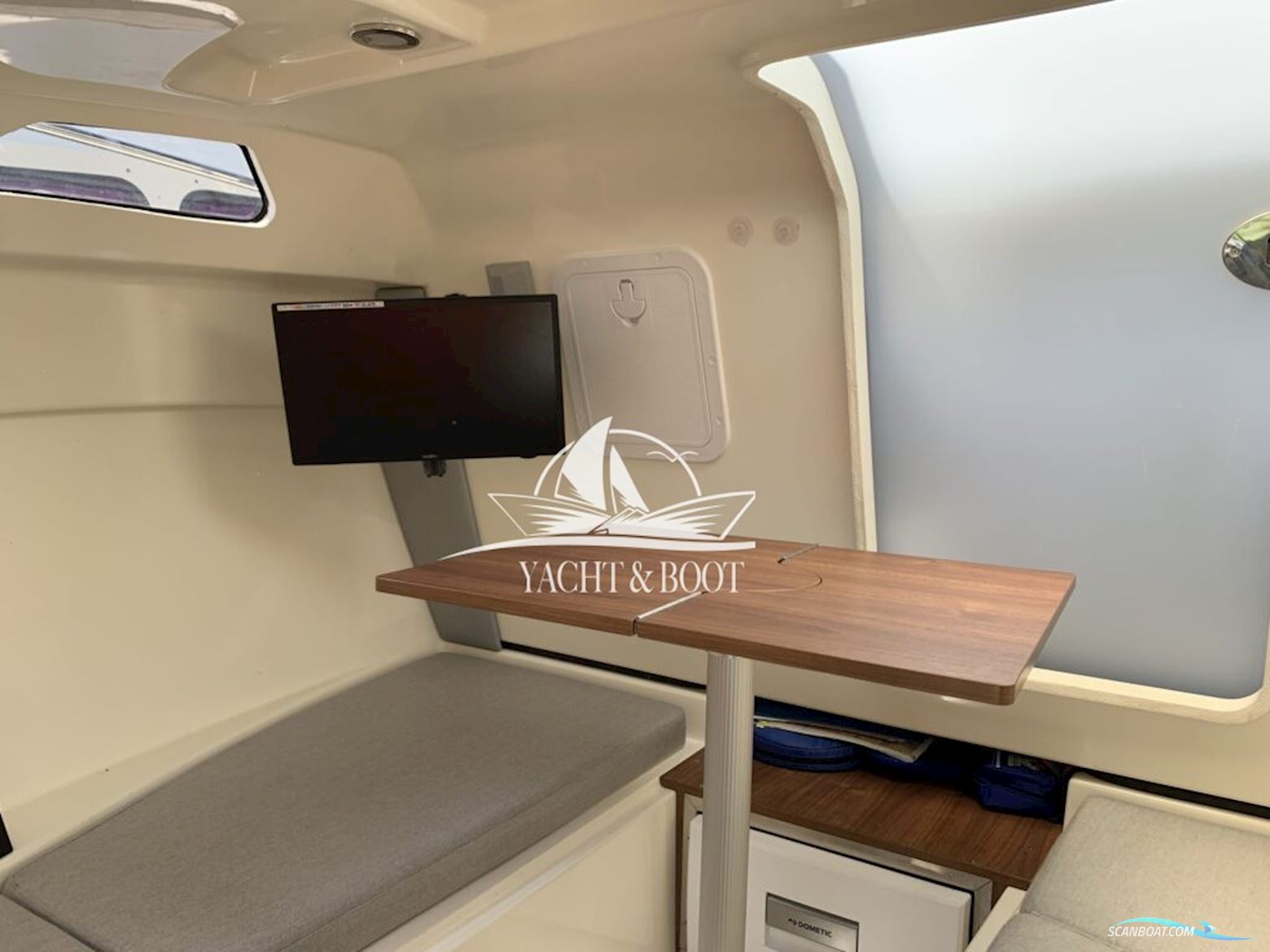 Quicksilver 555 Cabin