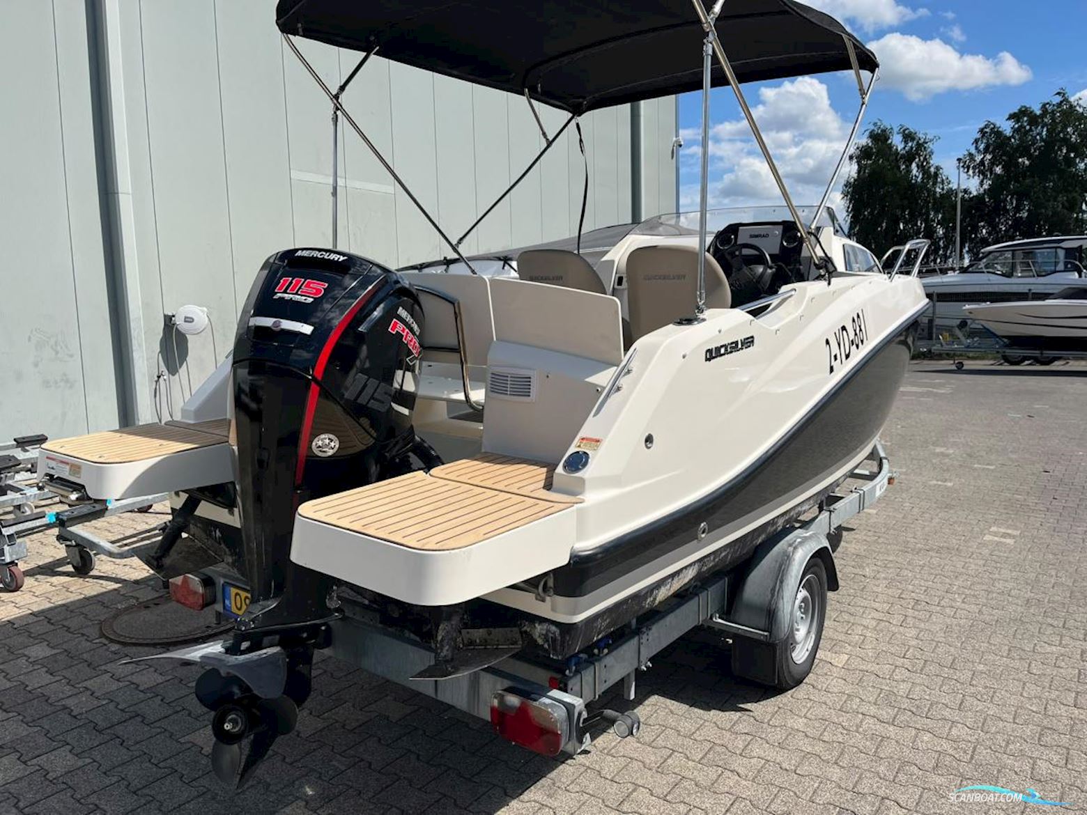 Quicksilver 555 Cabin
