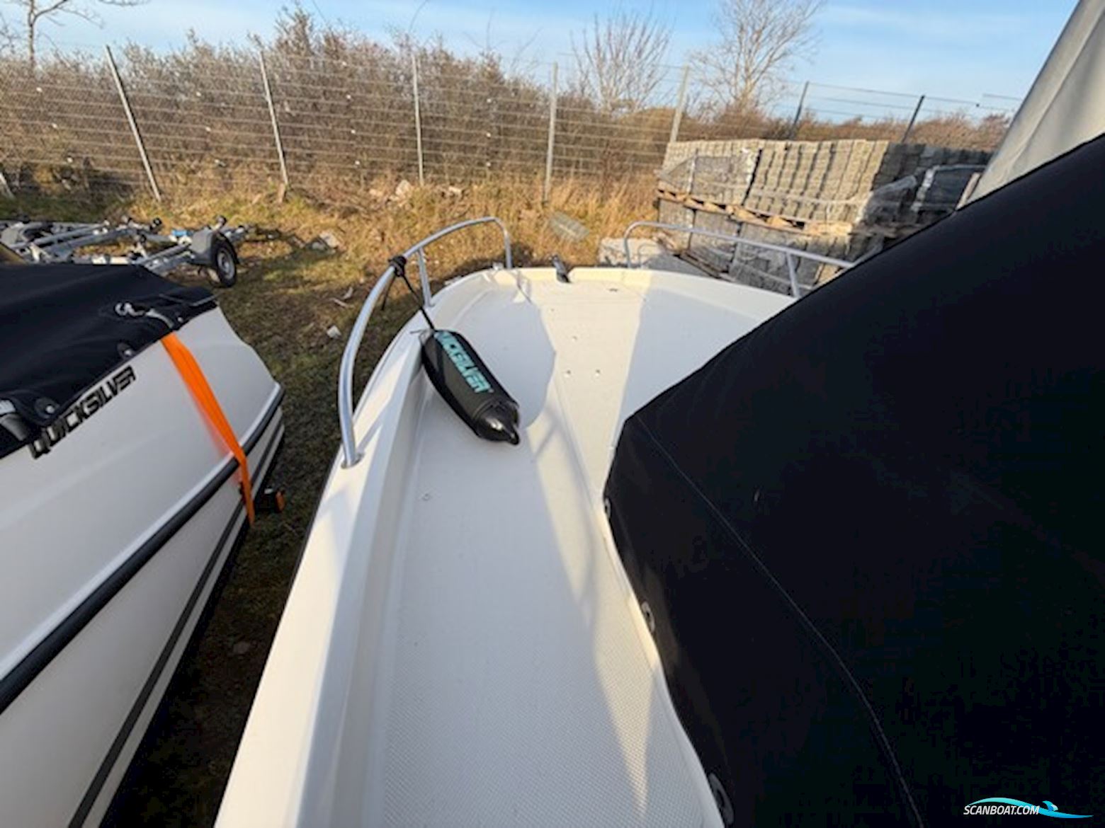 Quicksilver 605 Sundeck (2022) – Mercury 150 HK – Kun 75 timer – Topudstyret!