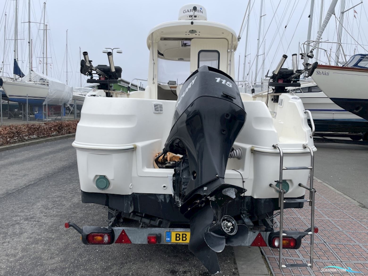 Quicksilver 640 Pilothouse