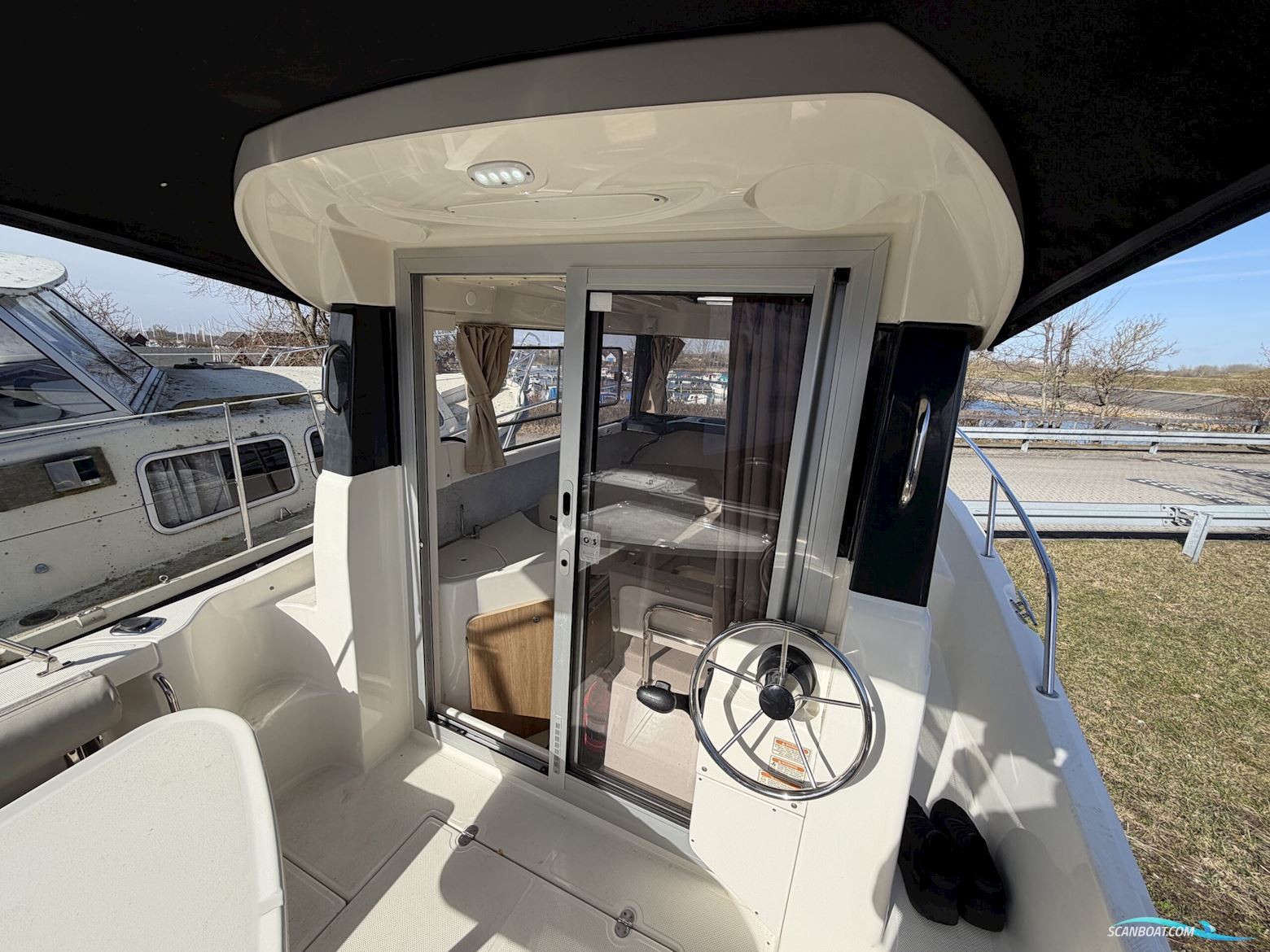 Quicksilver 675 Pilothouse