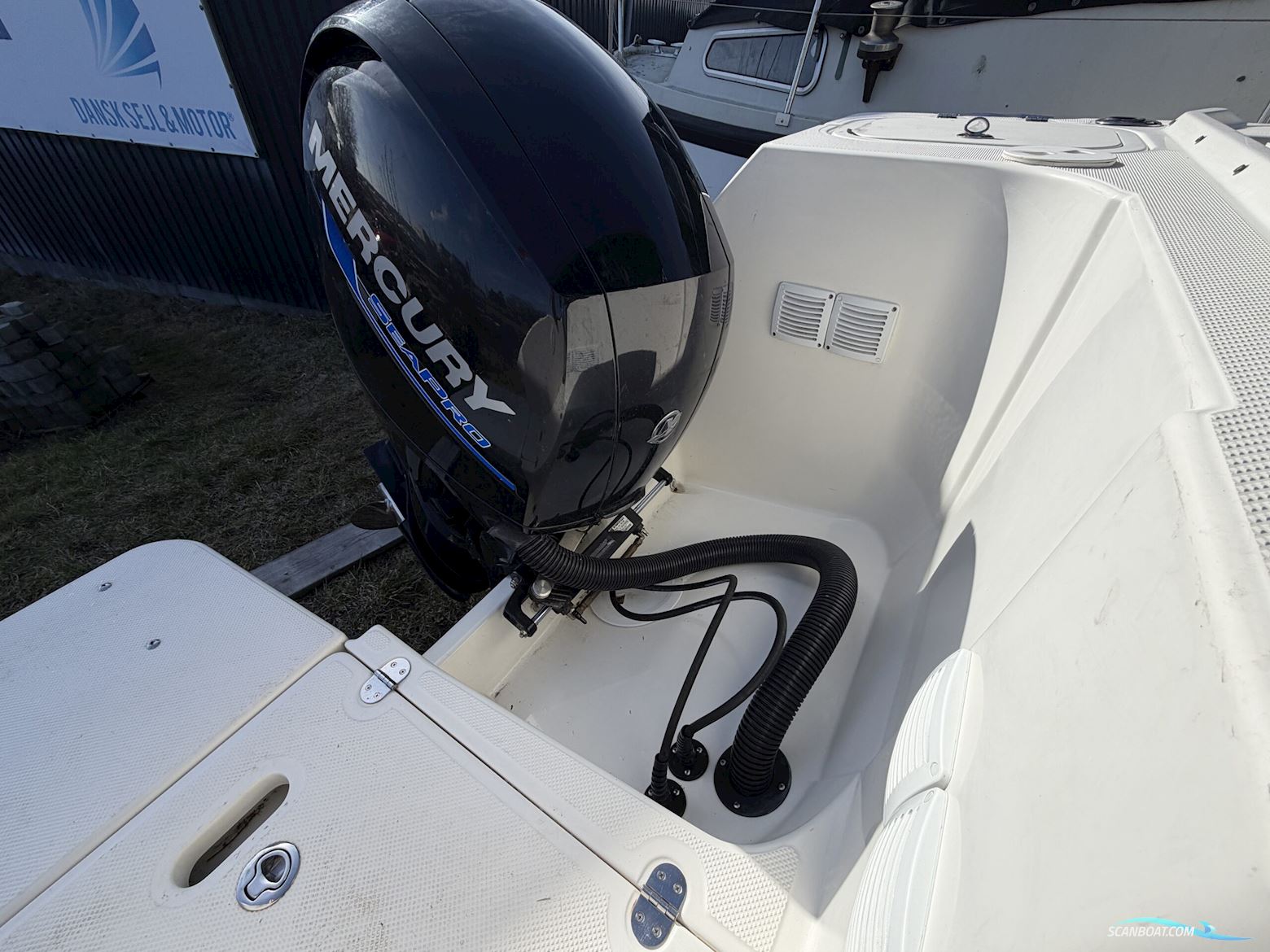 Quicksilver 675 Pilothouse