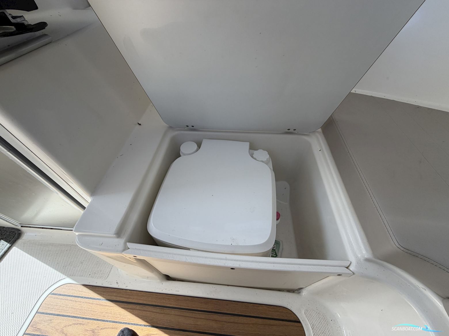 Quicksilver 675 Pilothouse