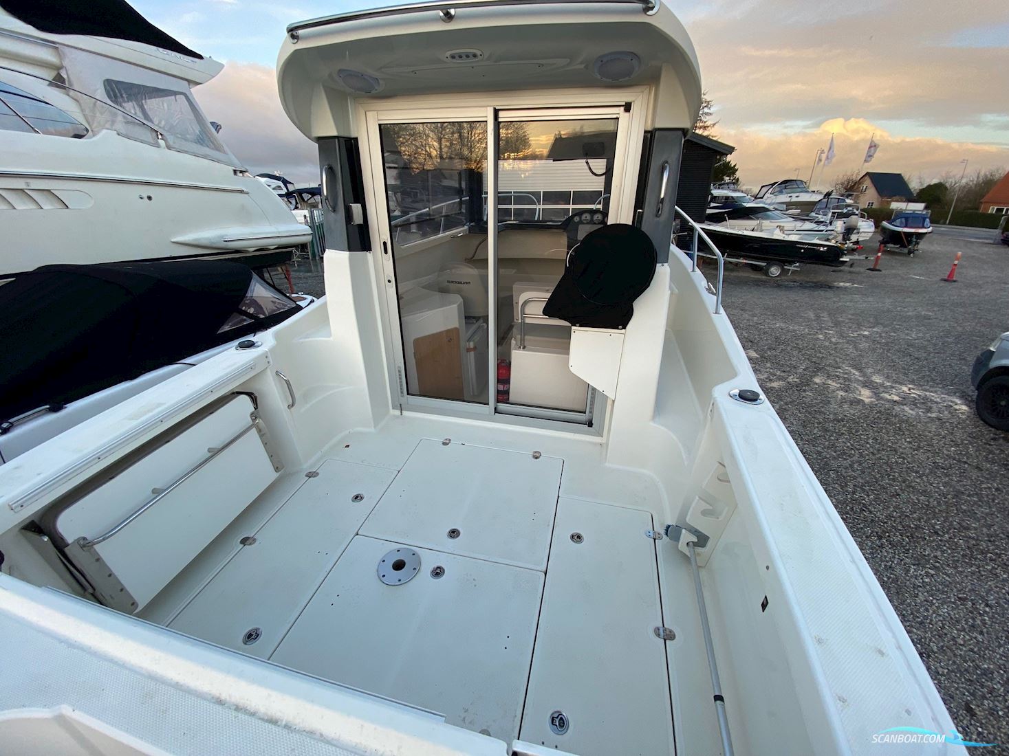 Quicksilver 675 Pilothouse