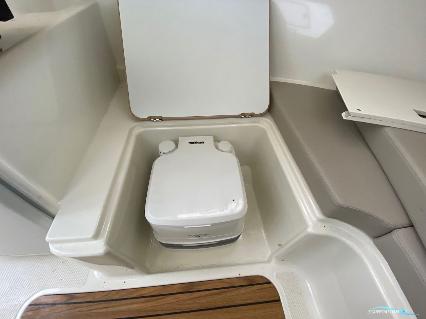Quicksilver 675 Pilothouse