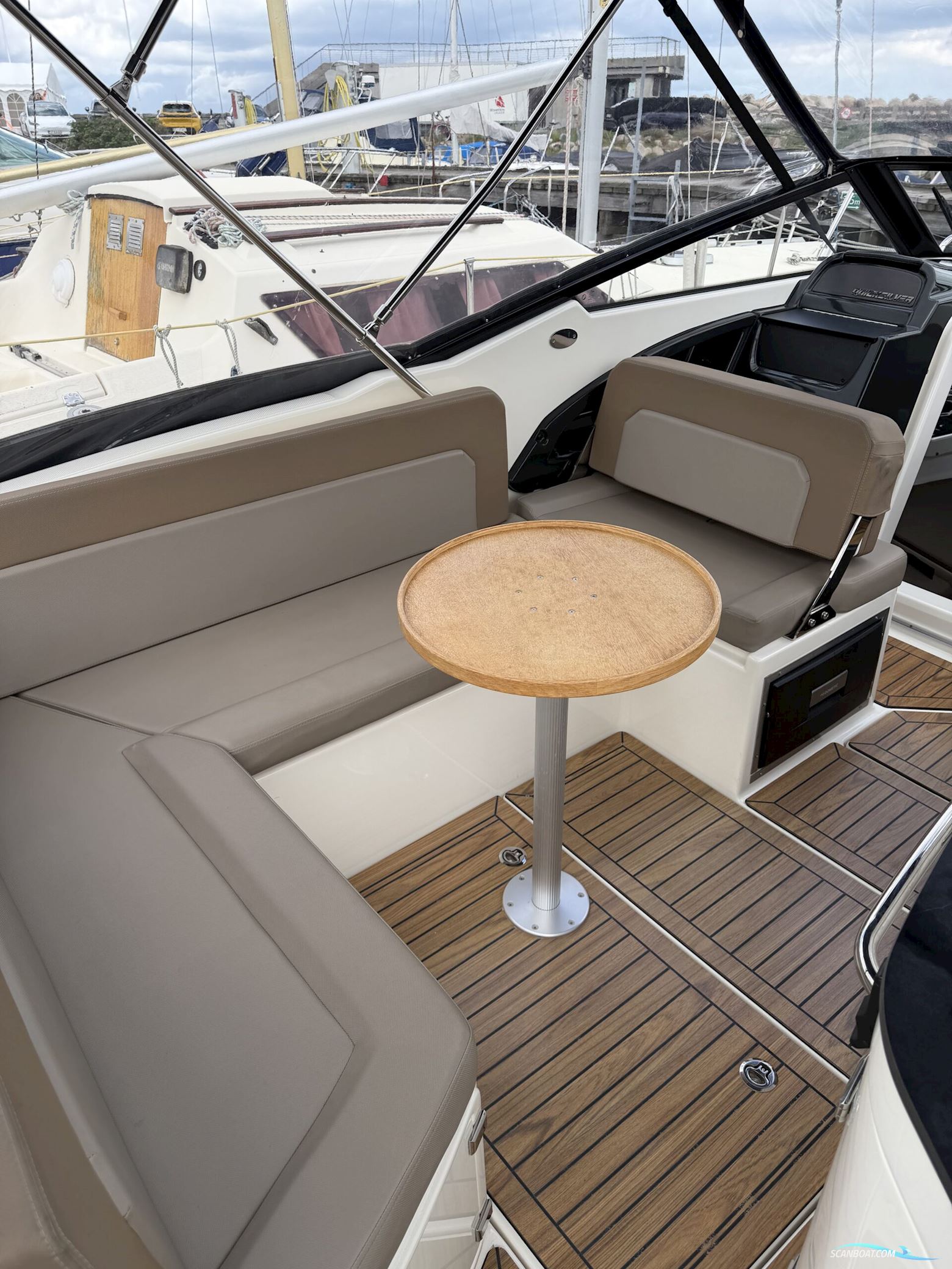 Quicksilver 755 Activ Cruiser, Nedsat