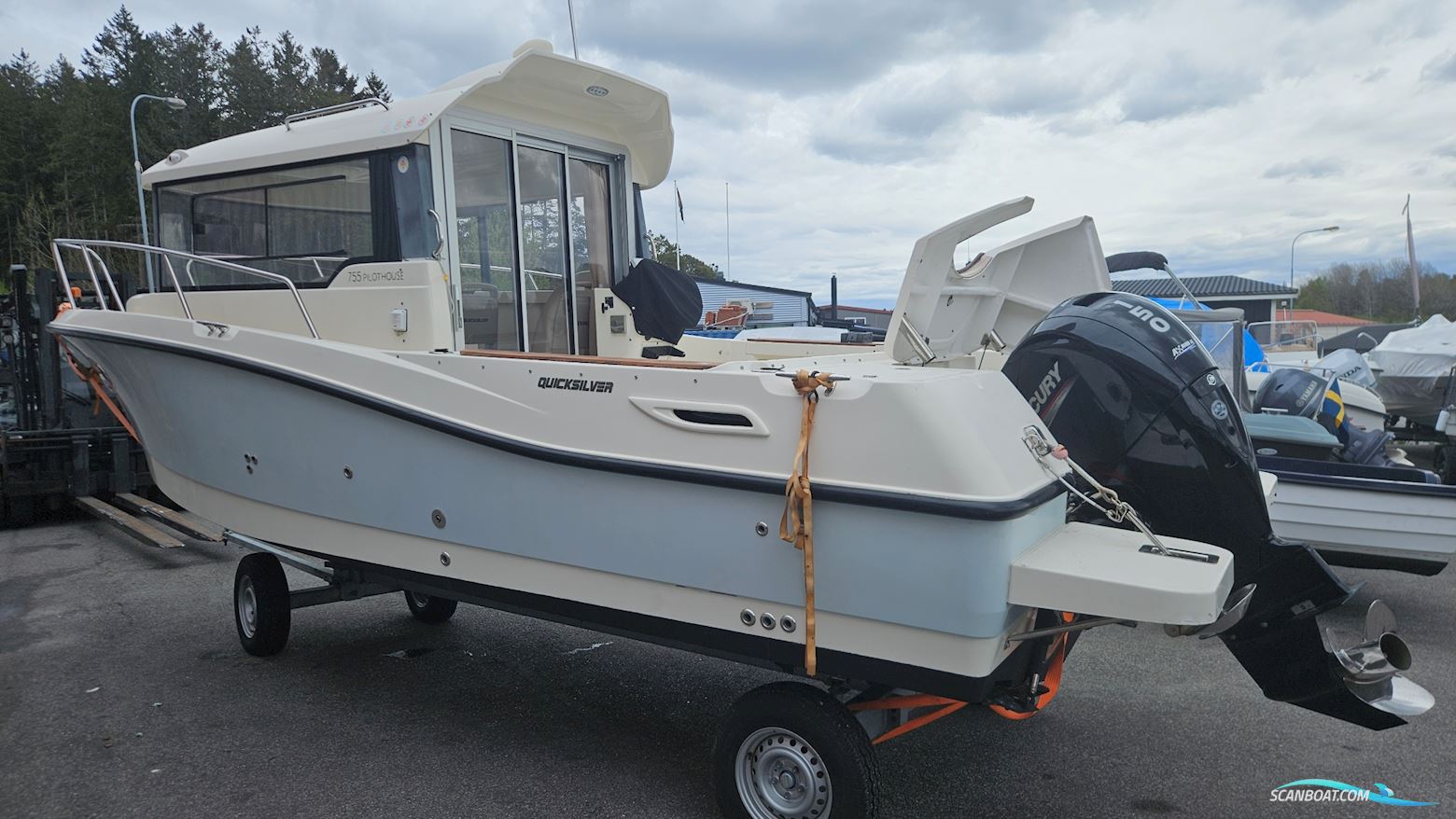Quicksilver 755 Pilothouse