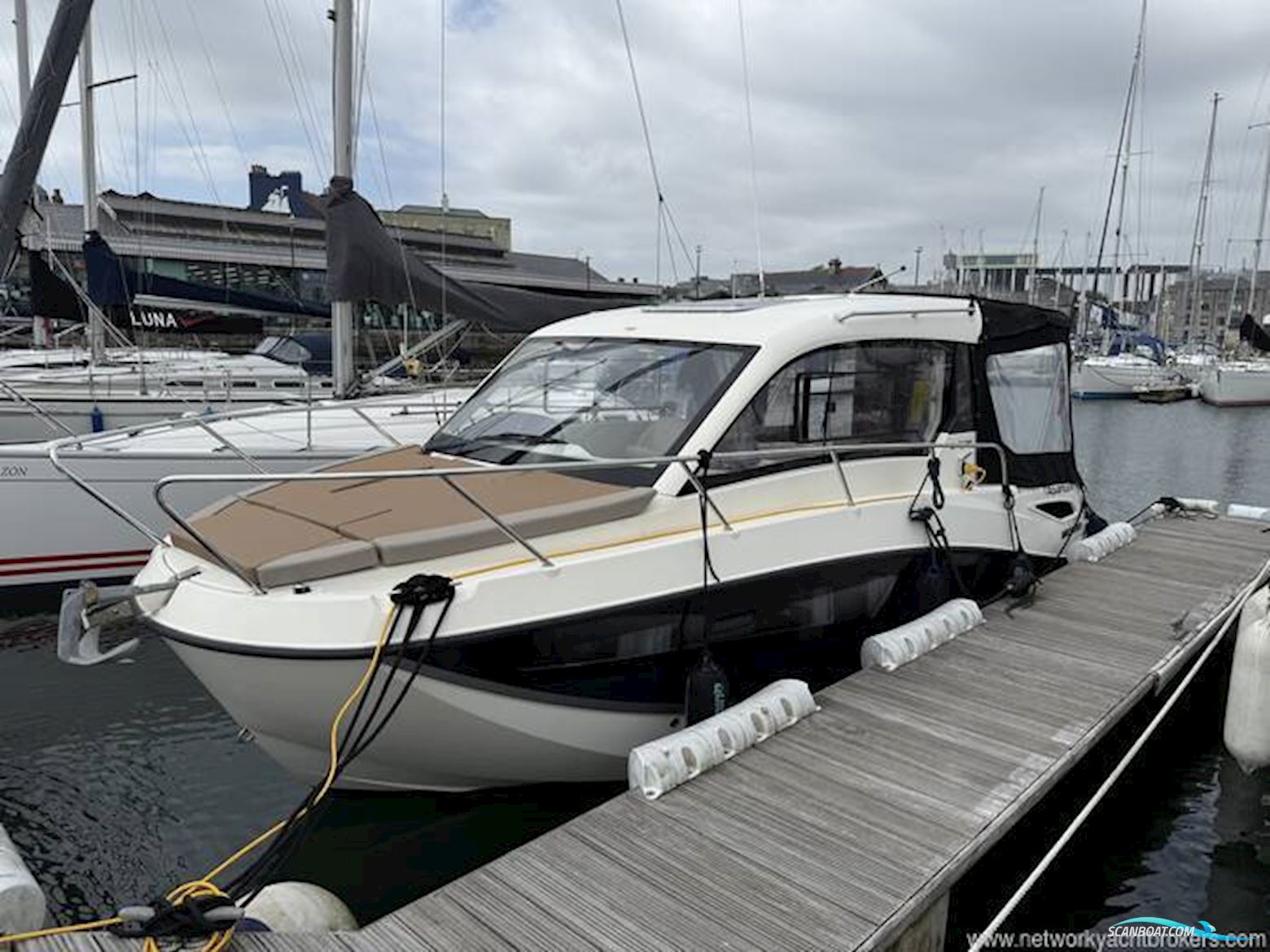 Quicksilver 755 Weekend