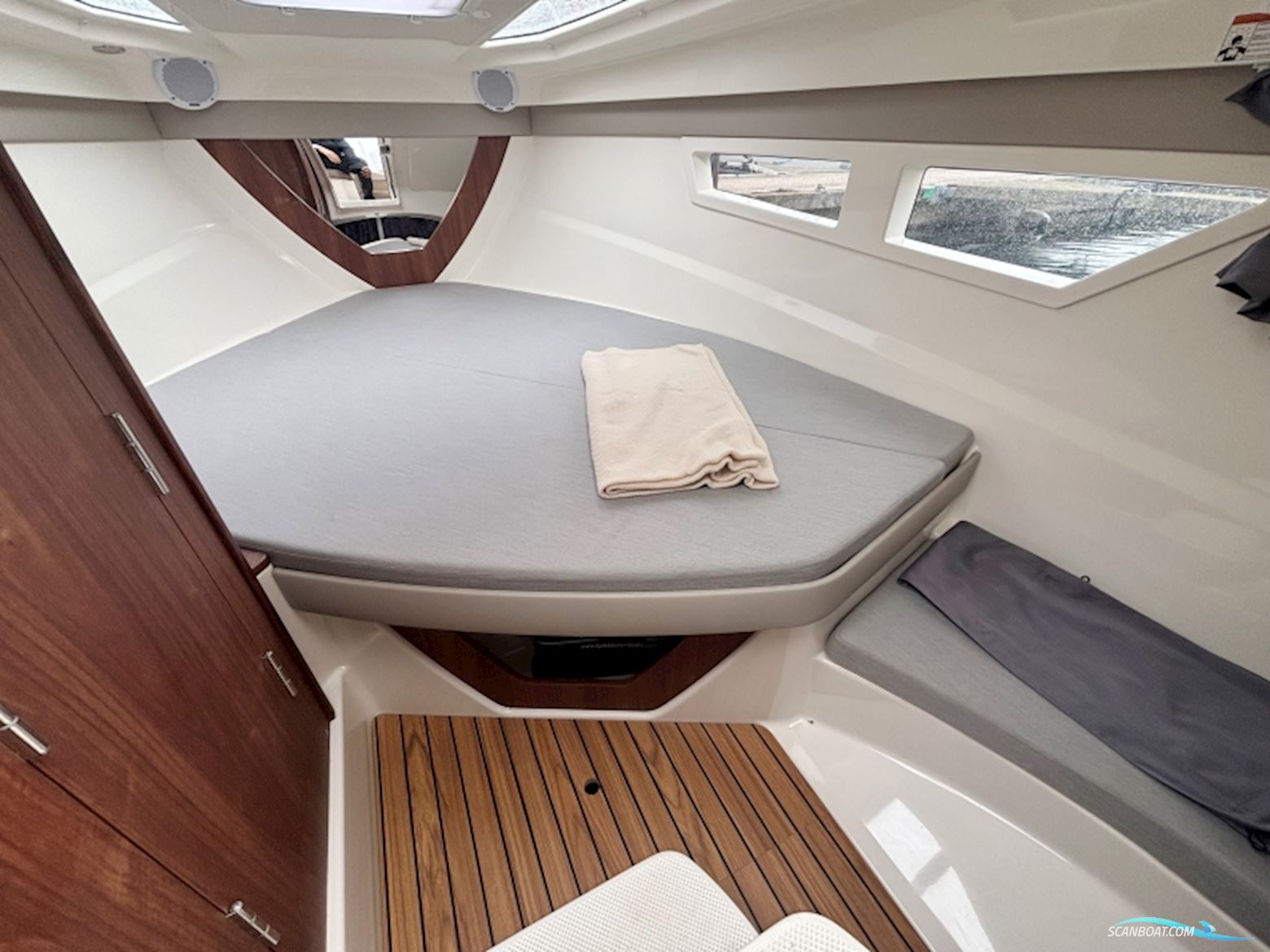 Quicksilver 805 Activ Daycruiser