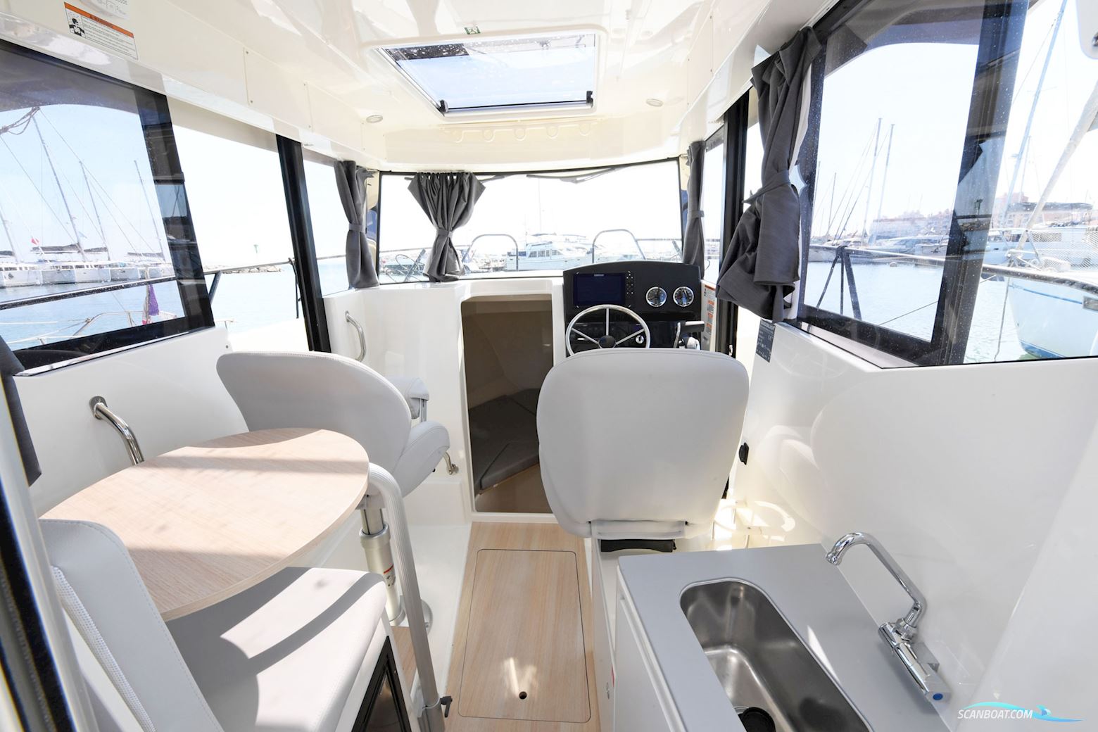 Quicksilver 805 Pilothouse