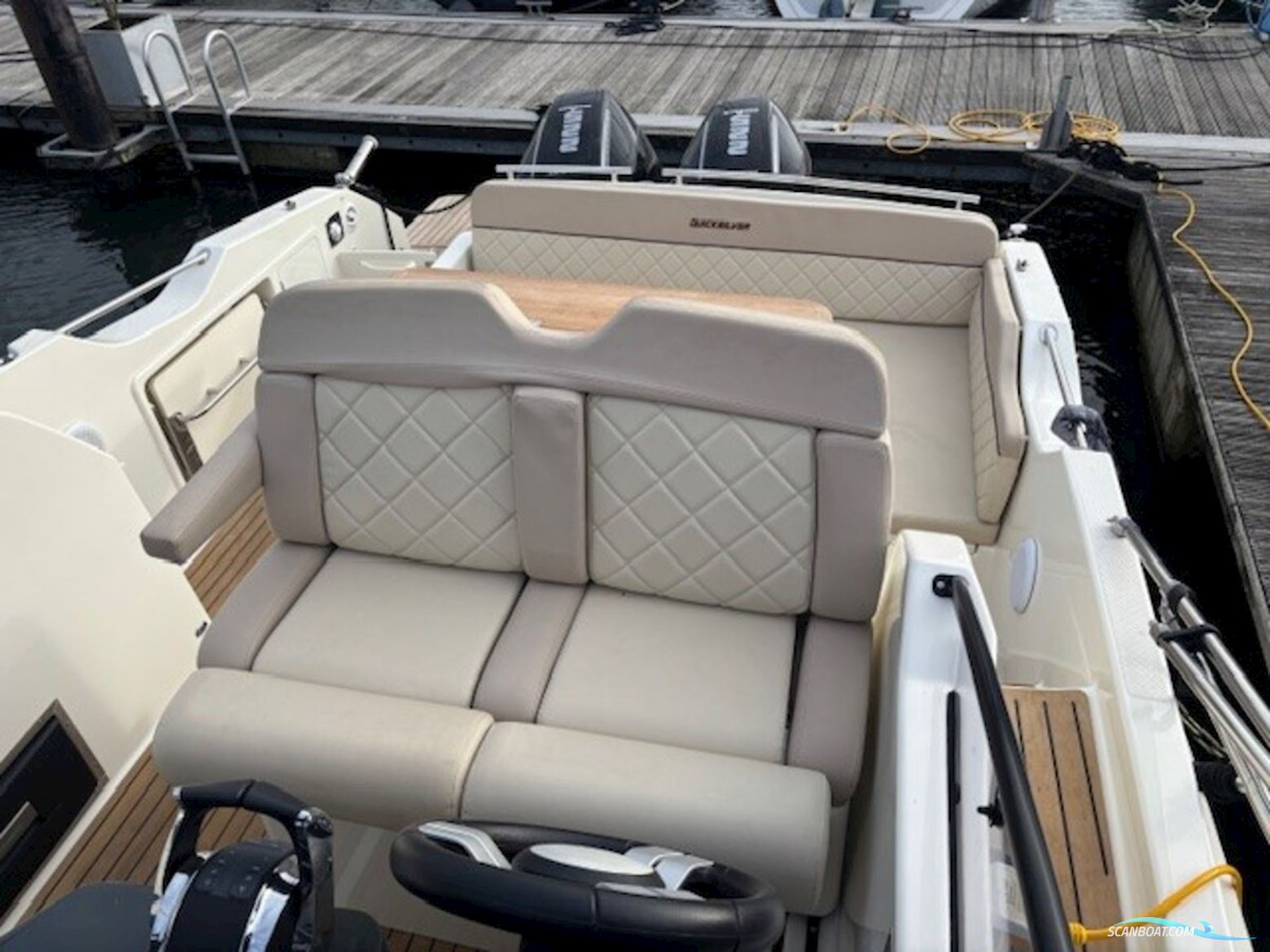 Quicksilver 875 Sundeck Active