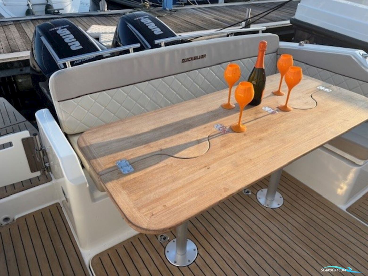 Quicksilver 875 Sundeck Active