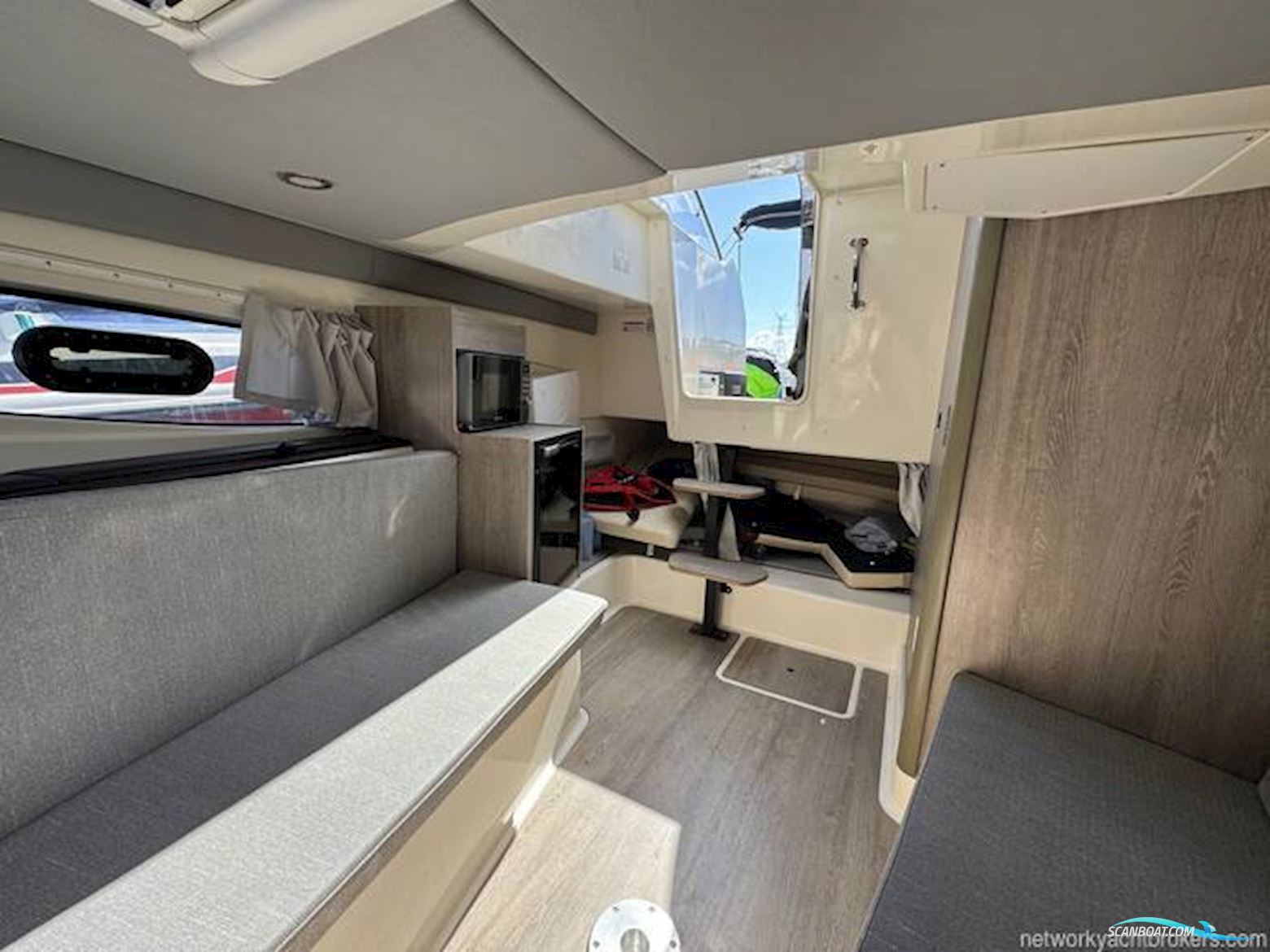 Quicksilver 875 Sundeck