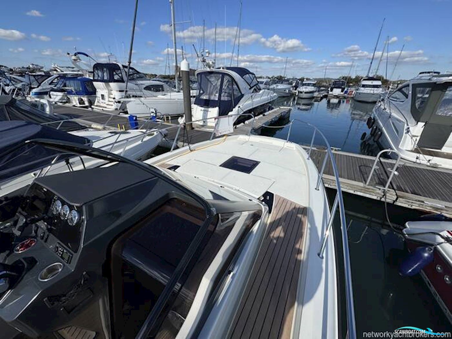 Quicksilver 875 Sundeck