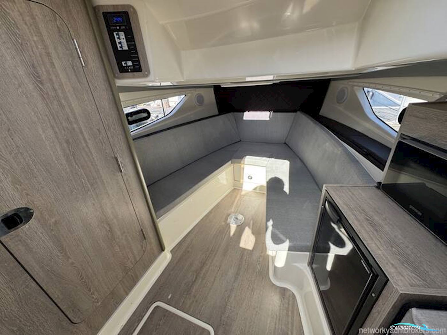 Quicksilver 875 Sundeck