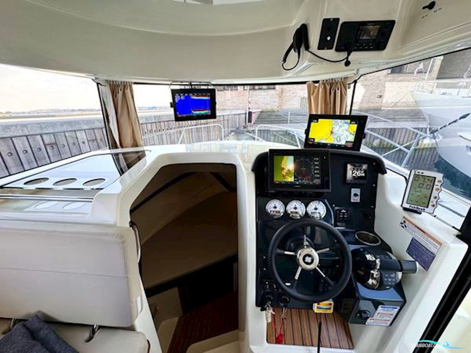 Quicksilver 905 pilothouse (twin 225)