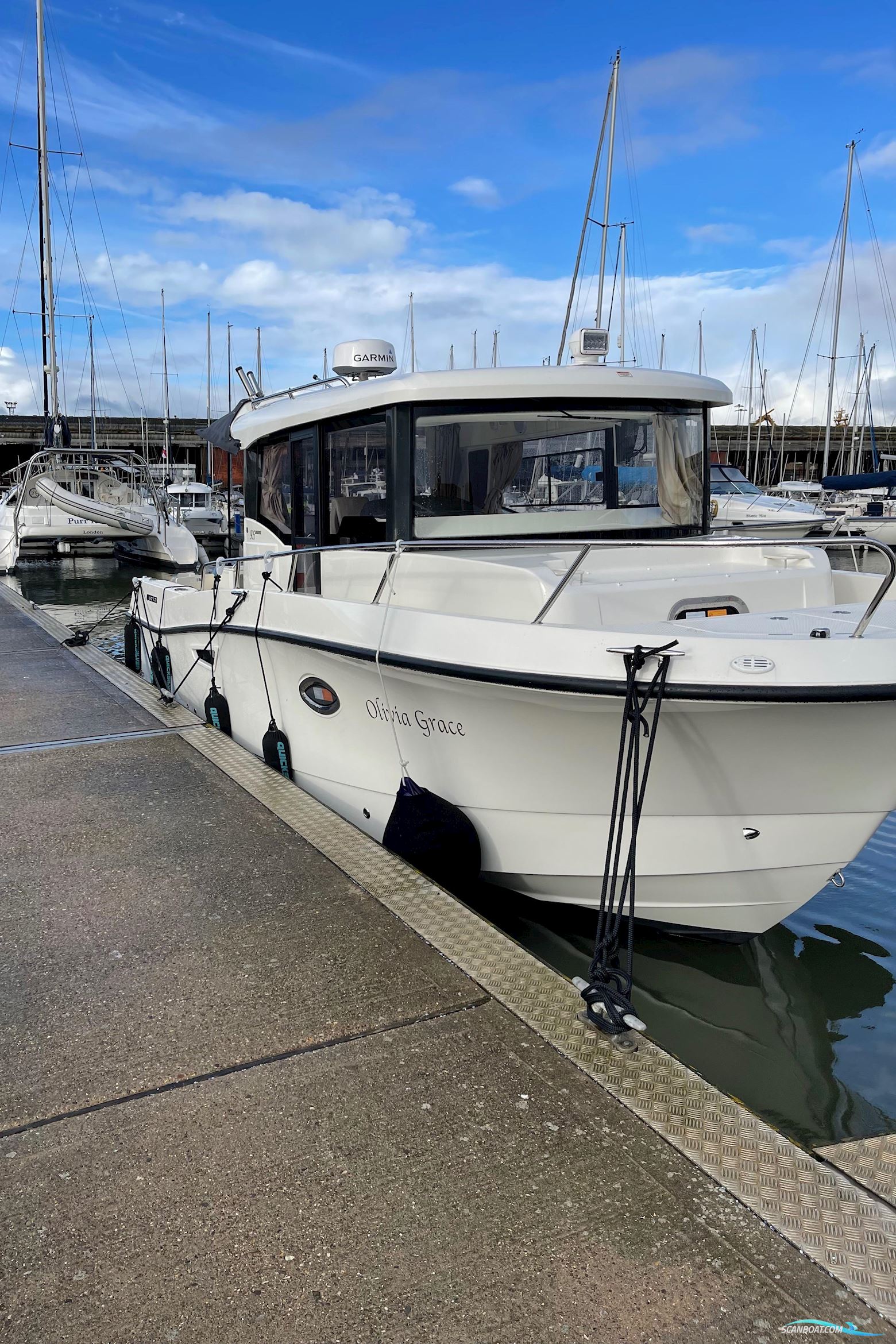 Quicksilver 905 Pilothouse
