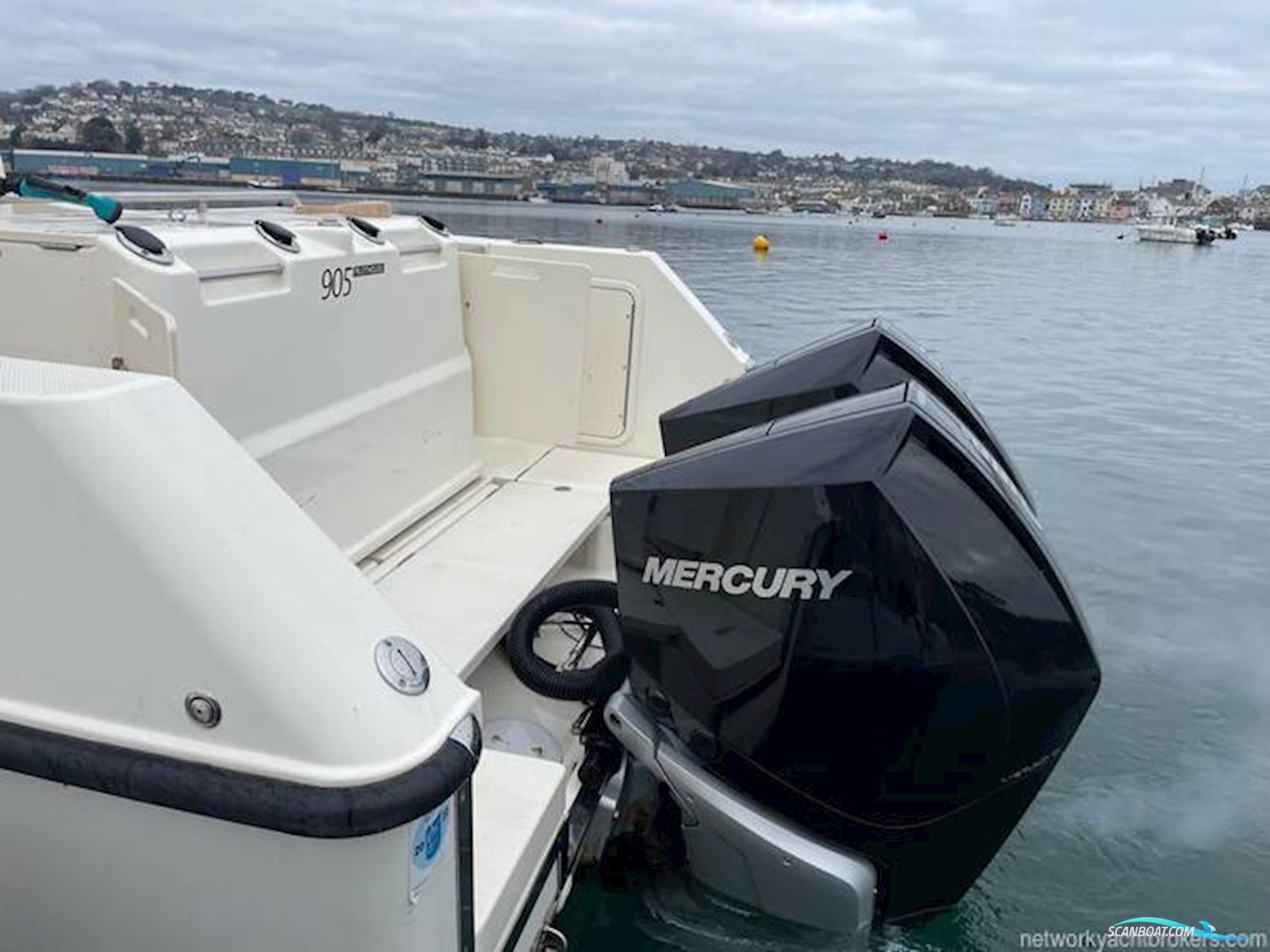 Quicksilver 905 Pilothouse