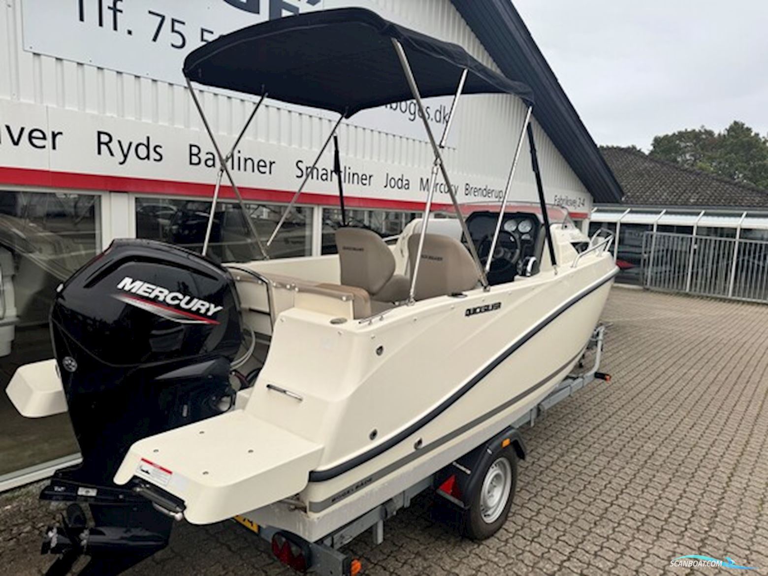 Quicksilver Activ 505 Cabin Med 100 hk Mercury-Efi 4 Takt CT 2,1L og 1300 kg Brenderup Bådtrailer