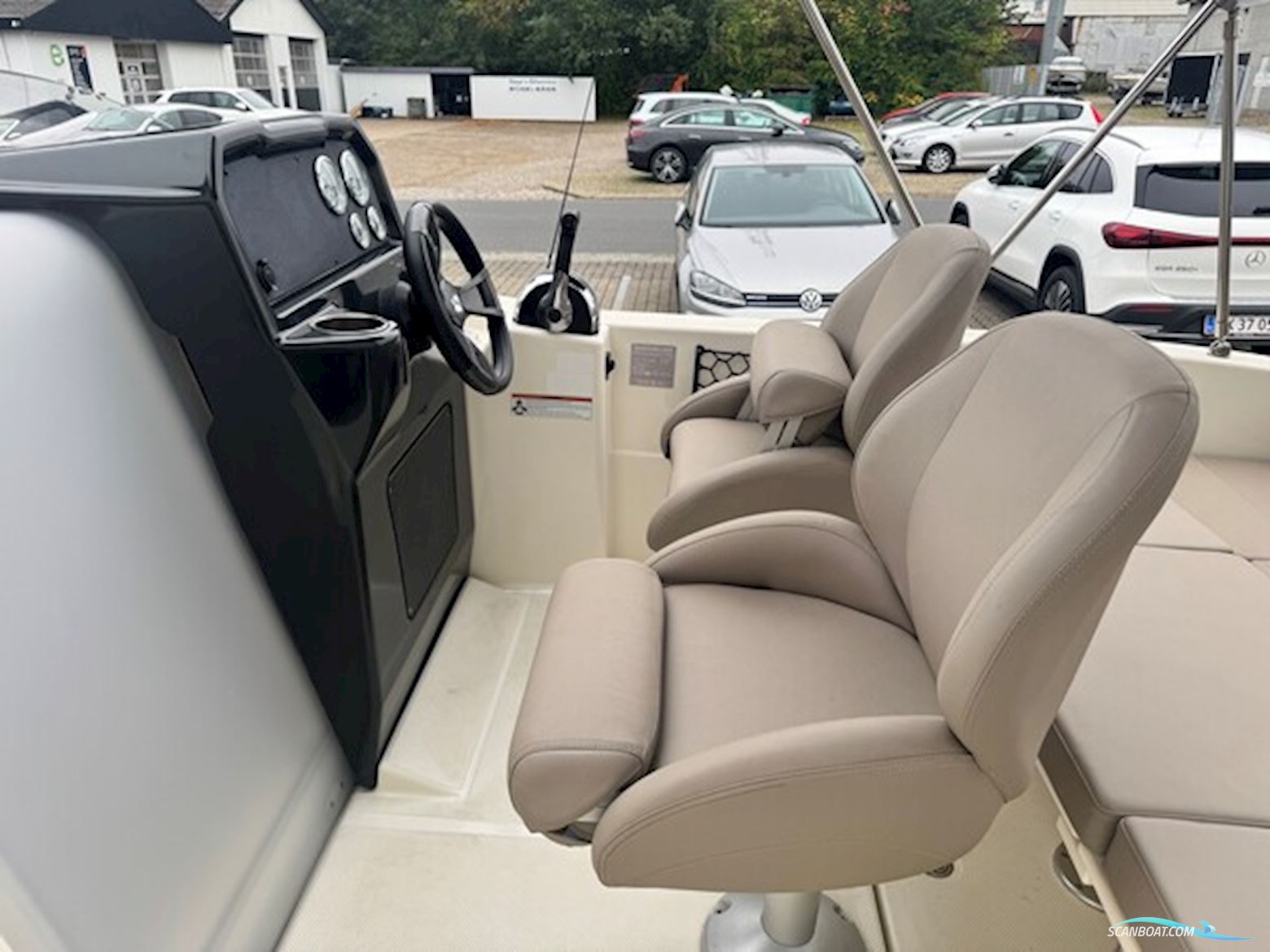 Quicksilver Activ 505 Cabin Med 100 hk Mercury-Efi 4 Takt CT 2,1L og 1300 kg Brenderup Bådtrailer