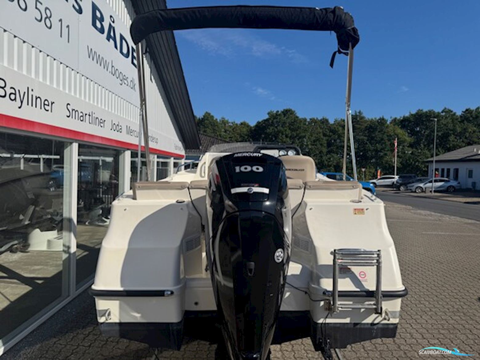 Quicksilver Activ 505 Cabin med F100 hk Mercury-EFI 2,1L og Brenderup bådtrailer