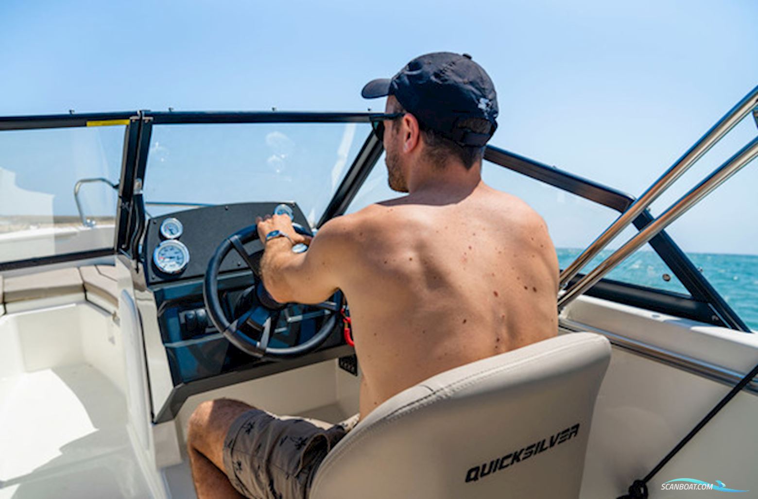 Quicksilver Activ 555 Bowrider med F100 Mercury-EFI 4 takt 2,1L - TOP-UDSTYRET