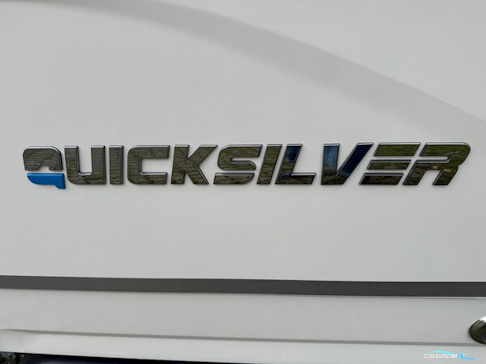Quicksilver Activ 555 Bowrider med F115 Mercury-EFI ProXS 4 takt 2,1L - Topudstyret