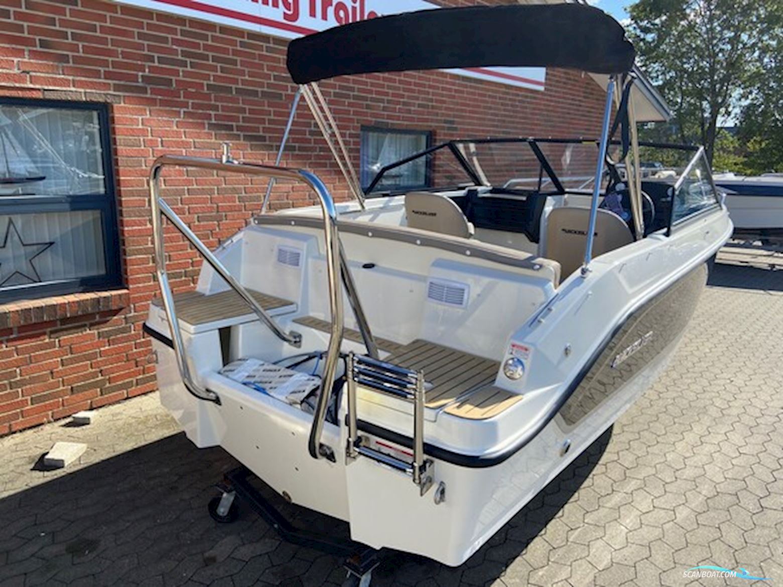 Quicksilver Activ 555 Bowrider m/Mercury F80 hk Efi 4-Takt - Jubilæumspris !