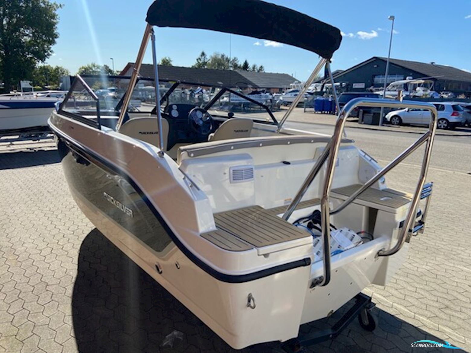 Quicksilver Activ 555 Bowrider m/Mercury F80 hk EFI 4-takt 