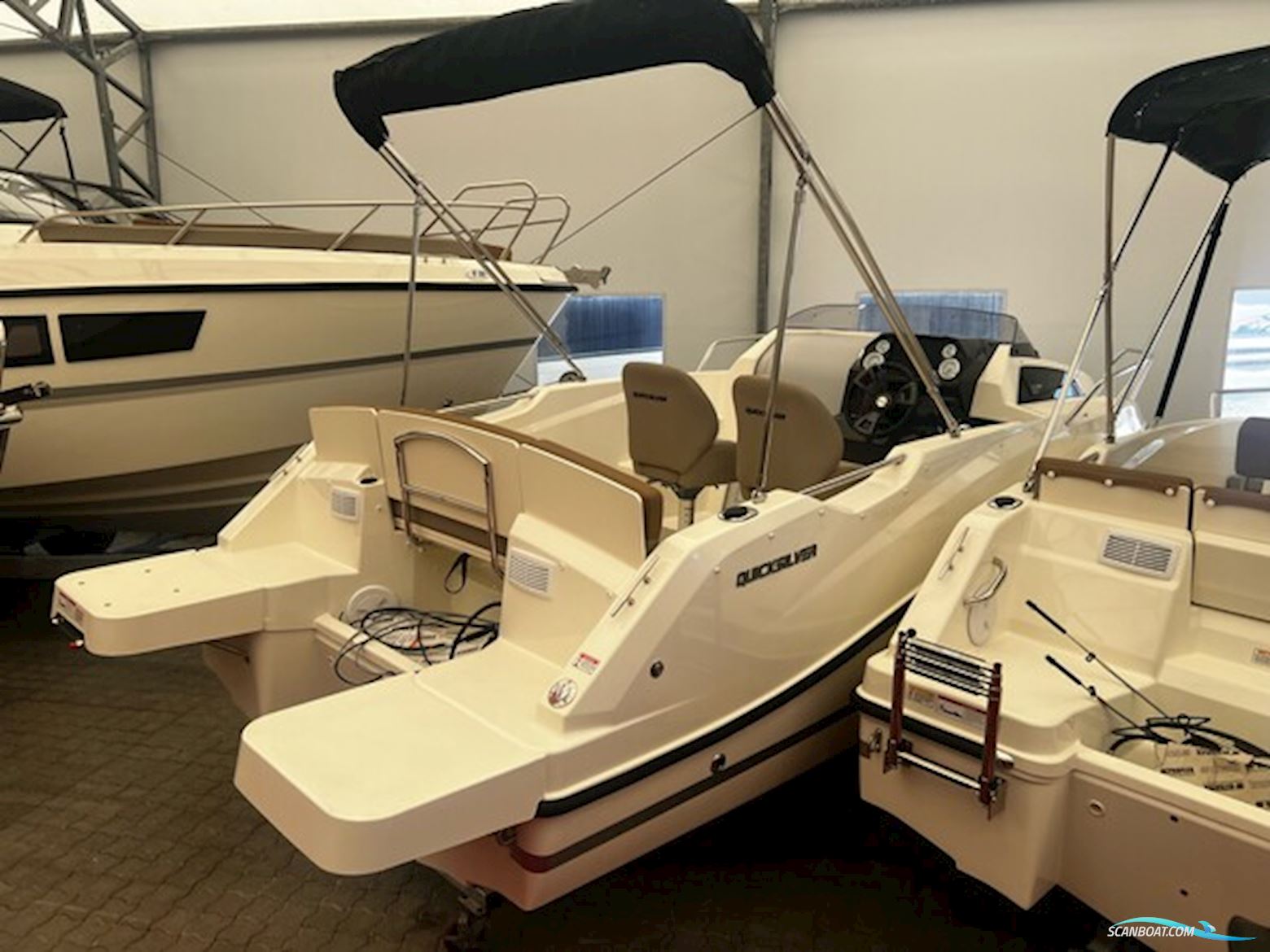 Quicksilver ACTIV 555 Cabin, Mercury F100 EFI