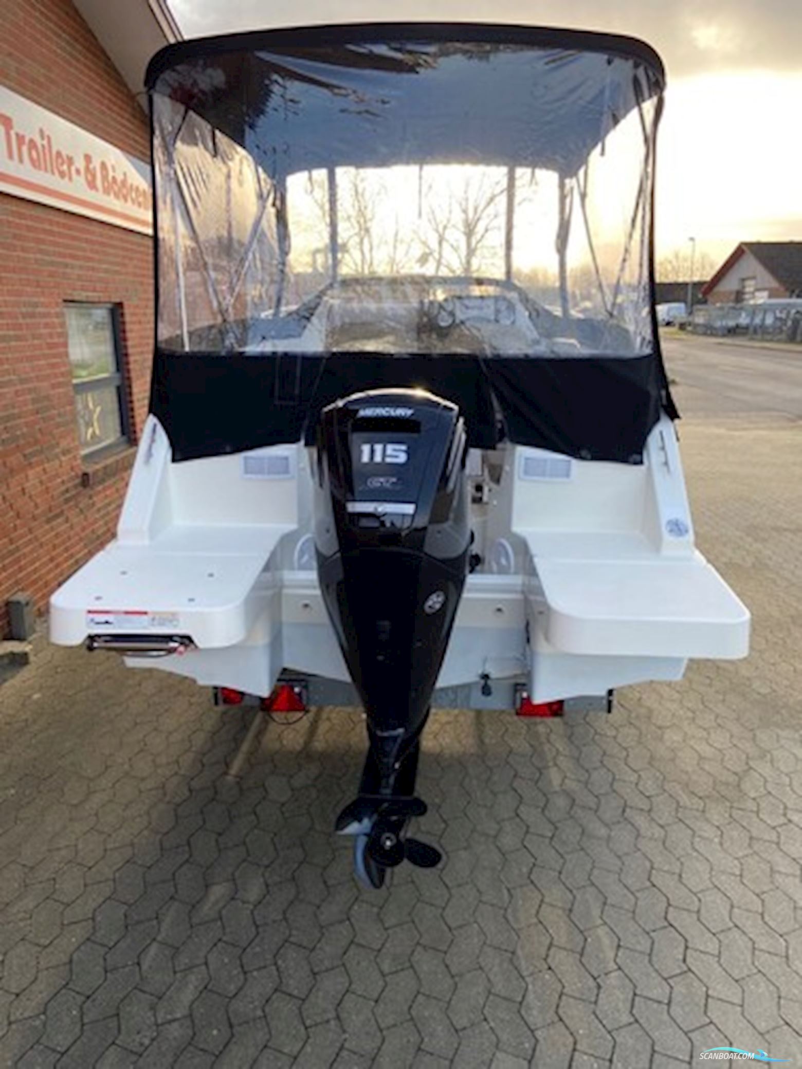 Quicksilver Activ 555 Cabin m/Mercury F115 hk og Brenderup trailer