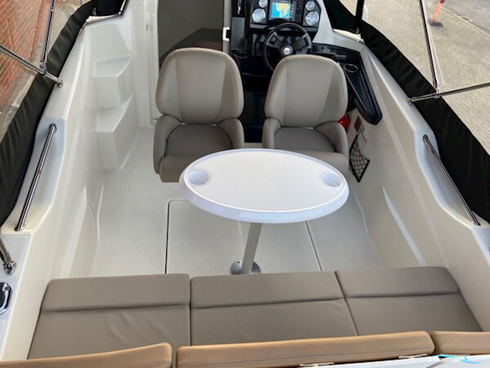 Quicksilver Activ 555 Cabin m/Mercury F115 hk og Brenderup trailer