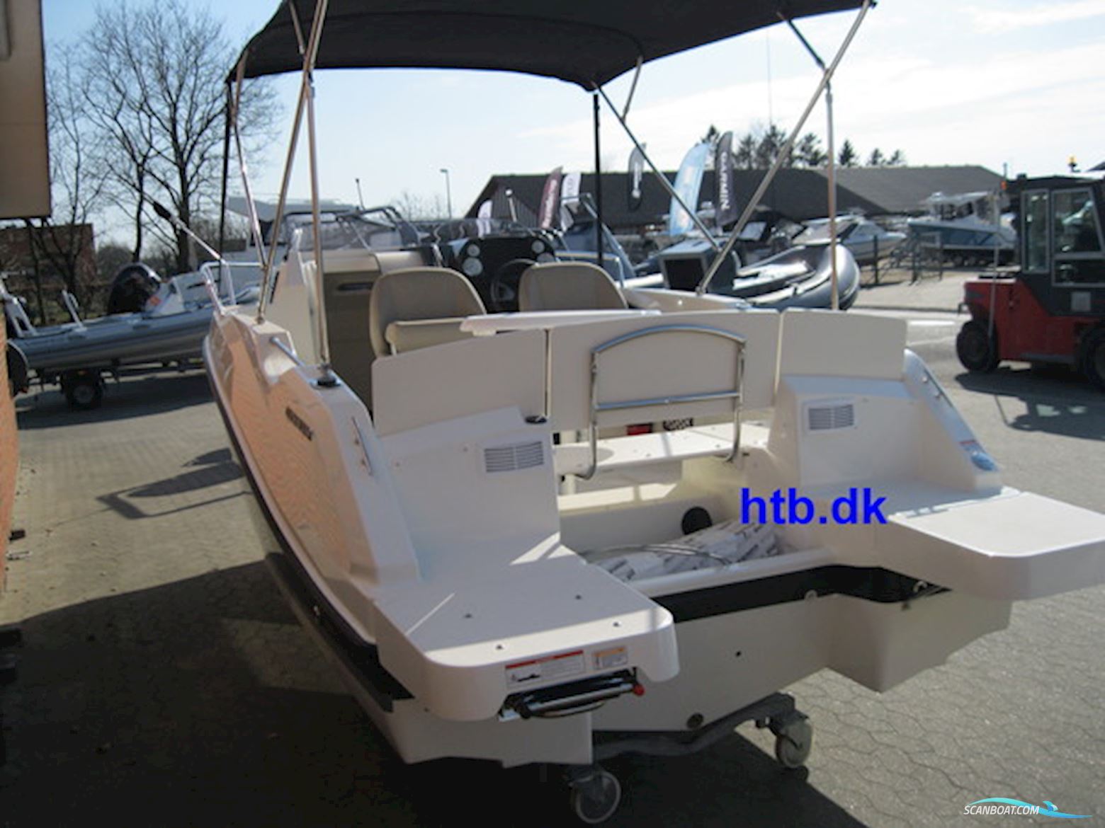 Quicksilver Activ 555 Cabin m/Mercury F80 hk EFI 4-takt
