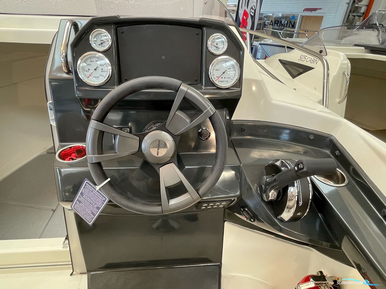 Quicksilver Activ 555 Cabin