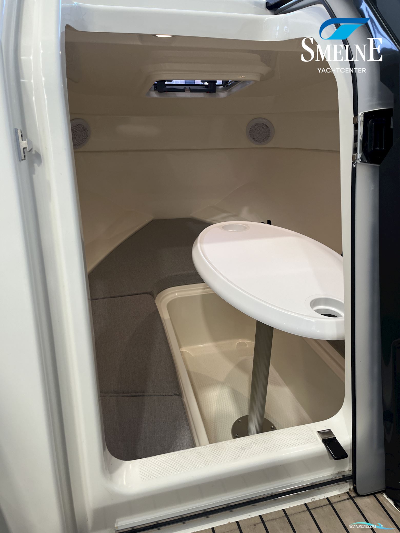 Quicksilver Activ 555 Cabin