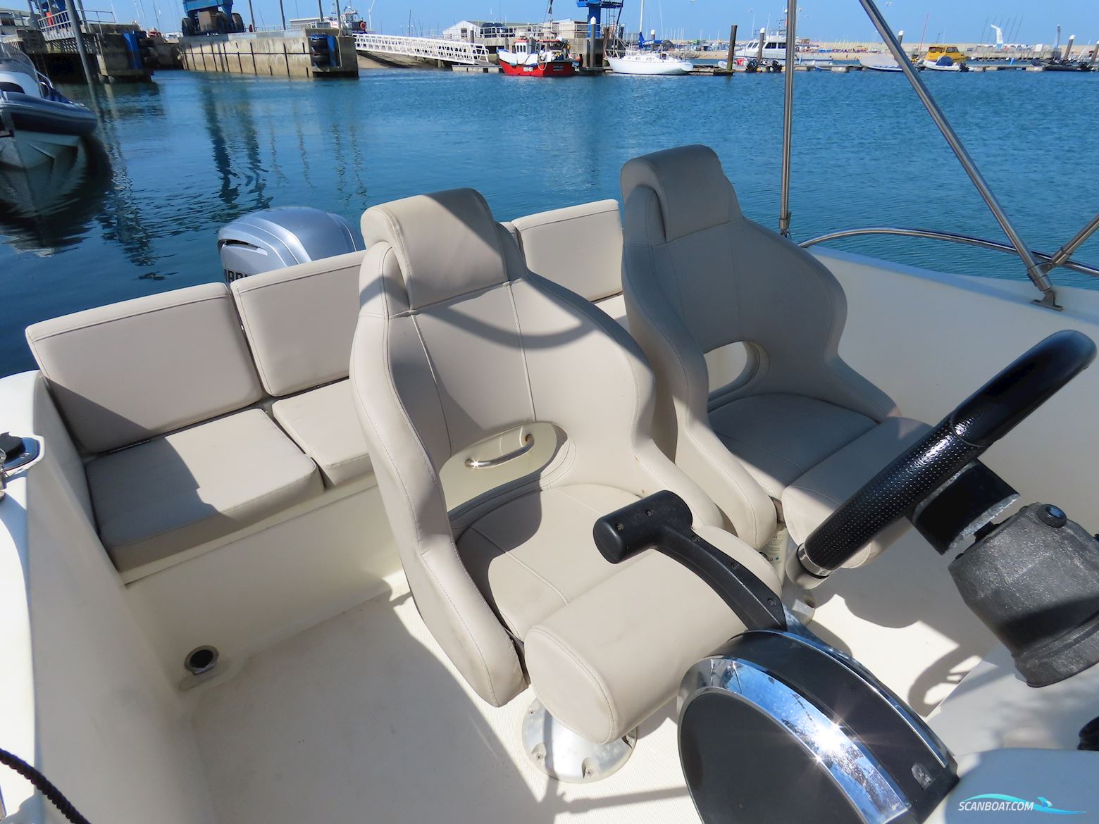 Quicksilver Activ 555 Open