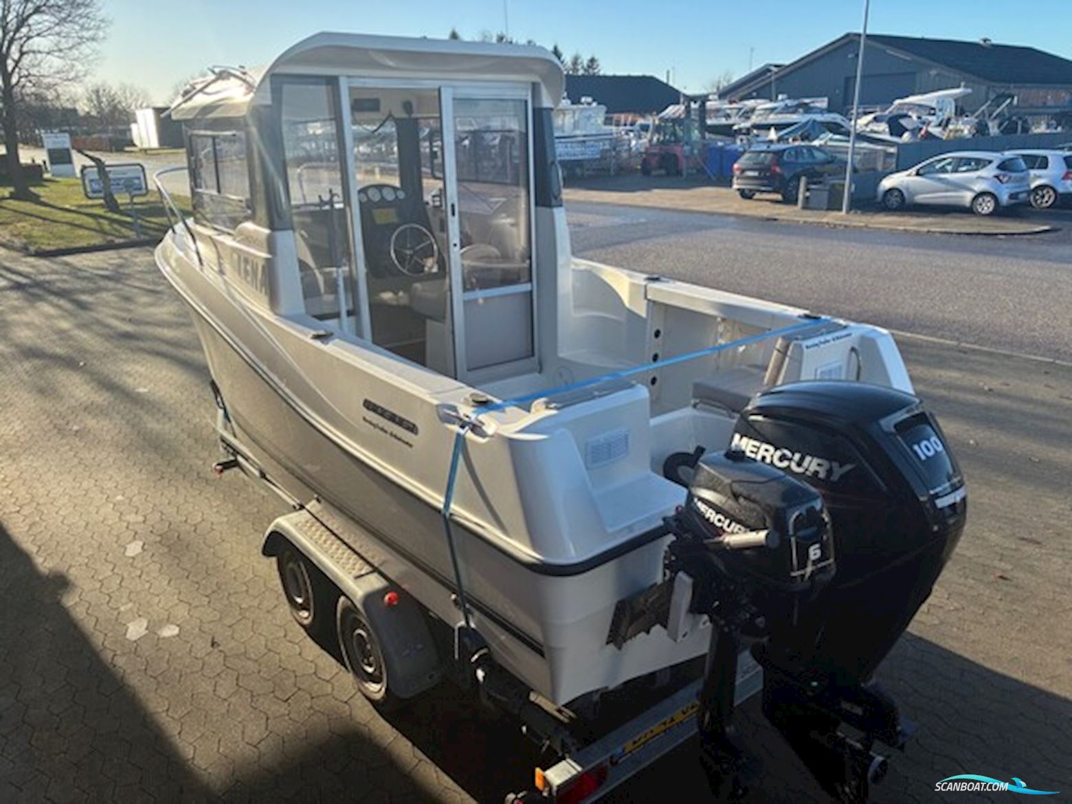 Quicksilver Activ 555 Pilothouse m/Mercury F100 hk 4-takt og Scandic trailer