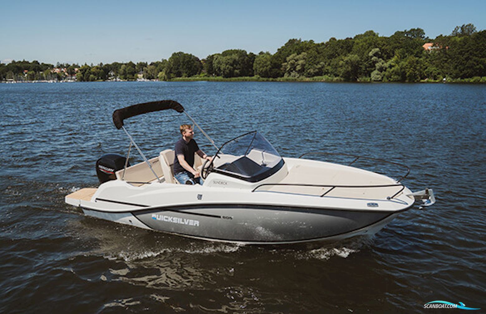 Quicksilver Activ 605 Sundeck Legacy Med F150 Mercury XL 3,0L Cold Fusion White Motorbåt 2025, Danmark