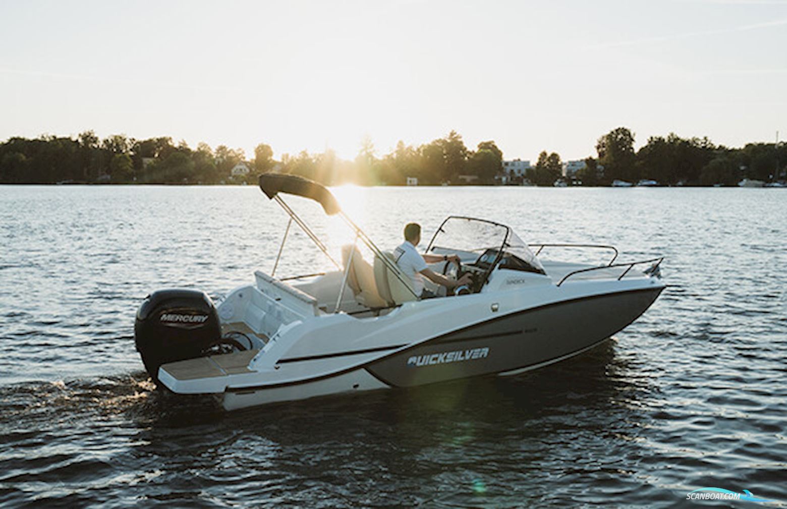 Quicksilver Activ 605 Sundeck Legacy Med F150 Mercury XL 3,0L Cold Fusion White