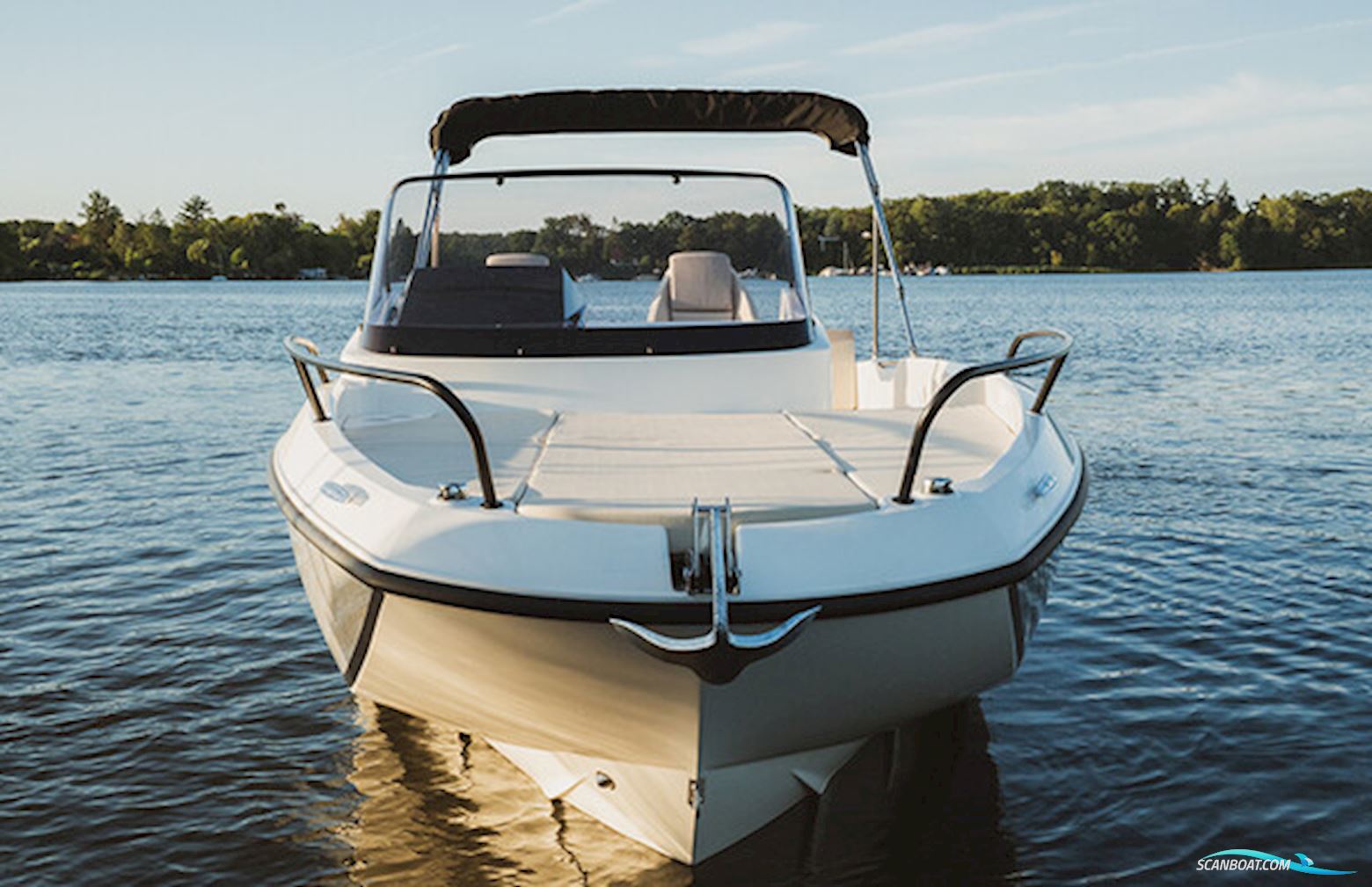 Quicksilver Activ 605 Sundeck Legacy Med F150 Mercury XL 3,0L Cold Fusion White