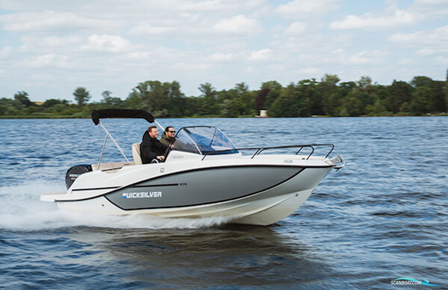 Quicksilver Activ 605 Sundeck Legacy Med F150 Mercury XL 3,0L Cold Fusion White